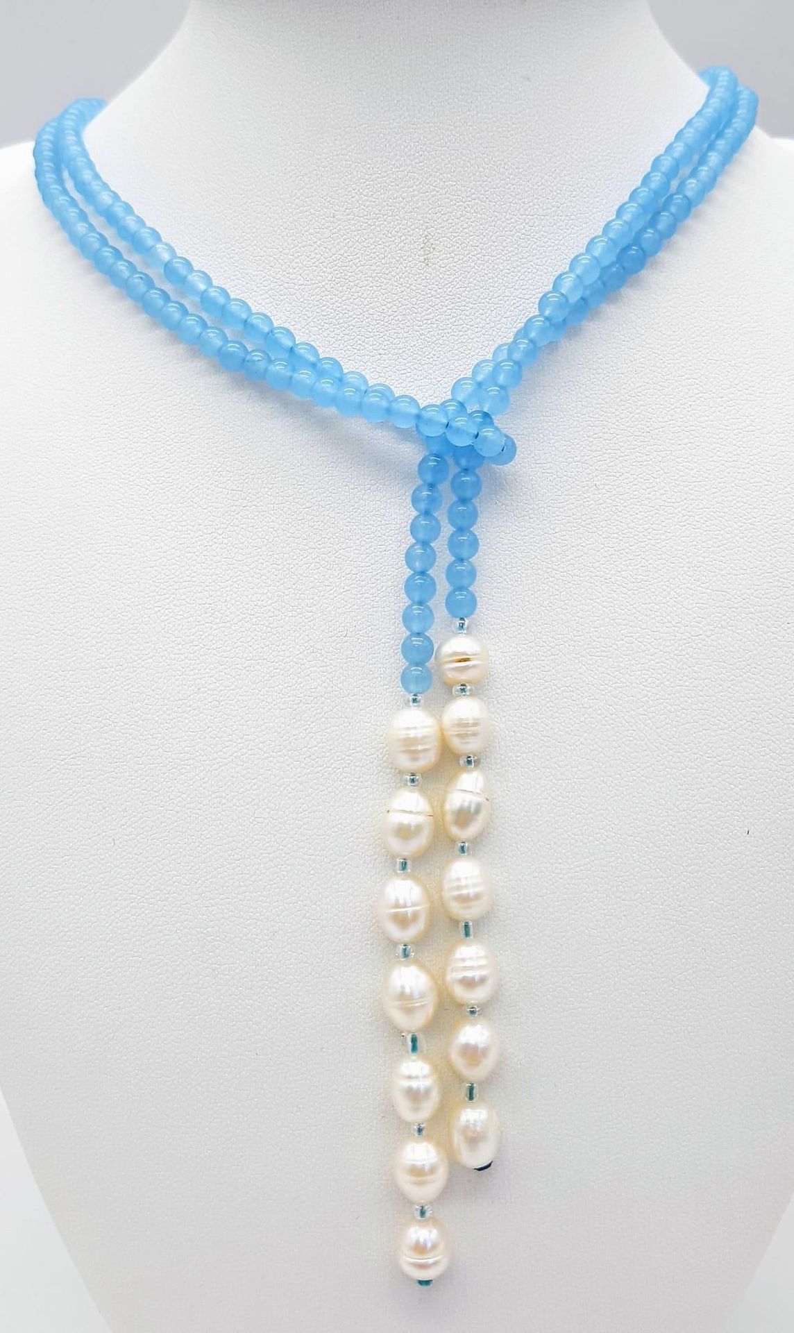 Null Collier de pierres bleues et de perles de culture. 125cm