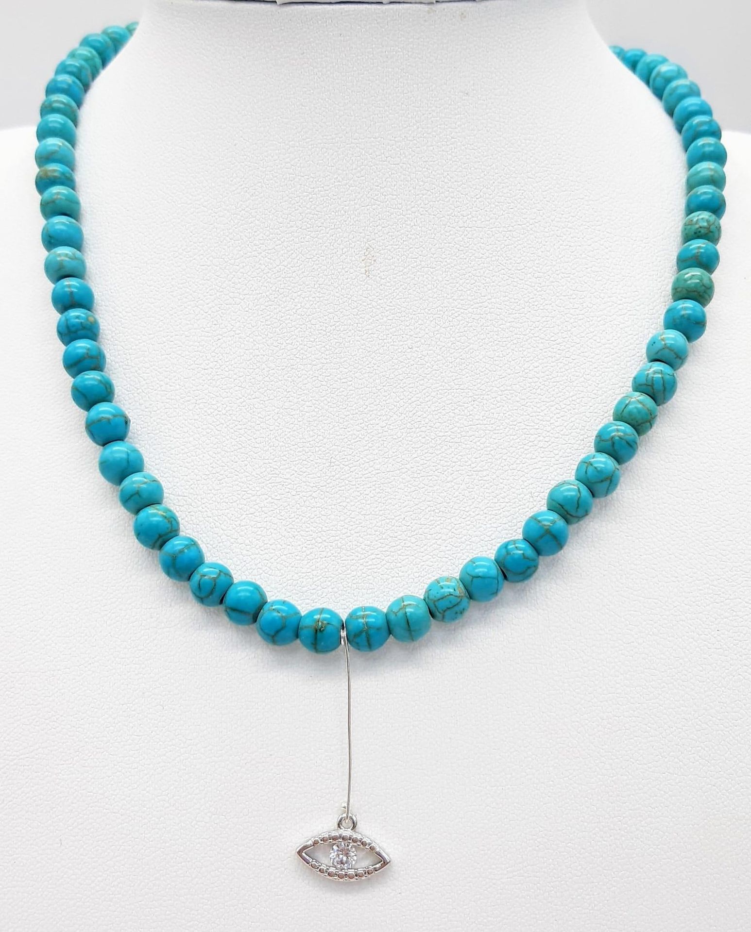Null Collier en perles d'héolite bleue avec pendentif en CZ. 40cm