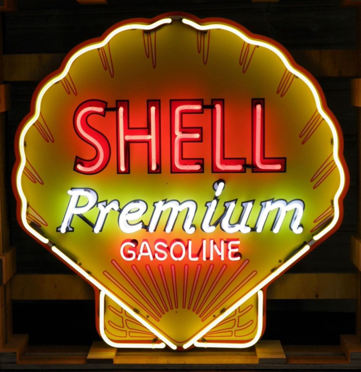 Large Shell Premium Gasoline Logo Neon Sign with Backplate 大型壳牌优质汽油标志的霓虹灯，有一个印刷的&hellip;