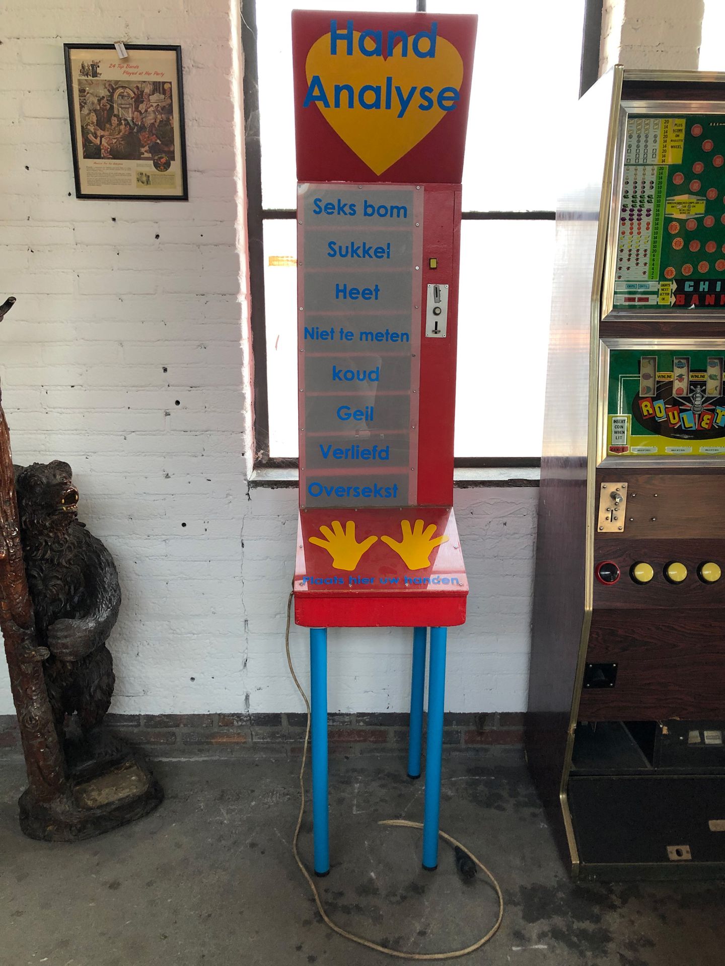 Dutch Love Meter Coin-op Arcade Machine 一台投币式的荷兰爱表街机，制造商不详。处于良好的工作状态，需要220V电源。 高&hellip;