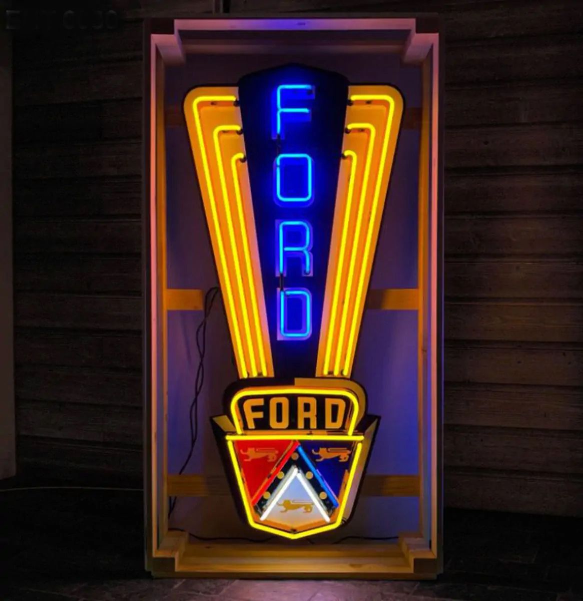 Large Ford Fifties Jubilee Neon Sign with Backplate 大型福特五十年代禧年霓虹灯招牌，带有背板。开启和关闭都很&hellip;