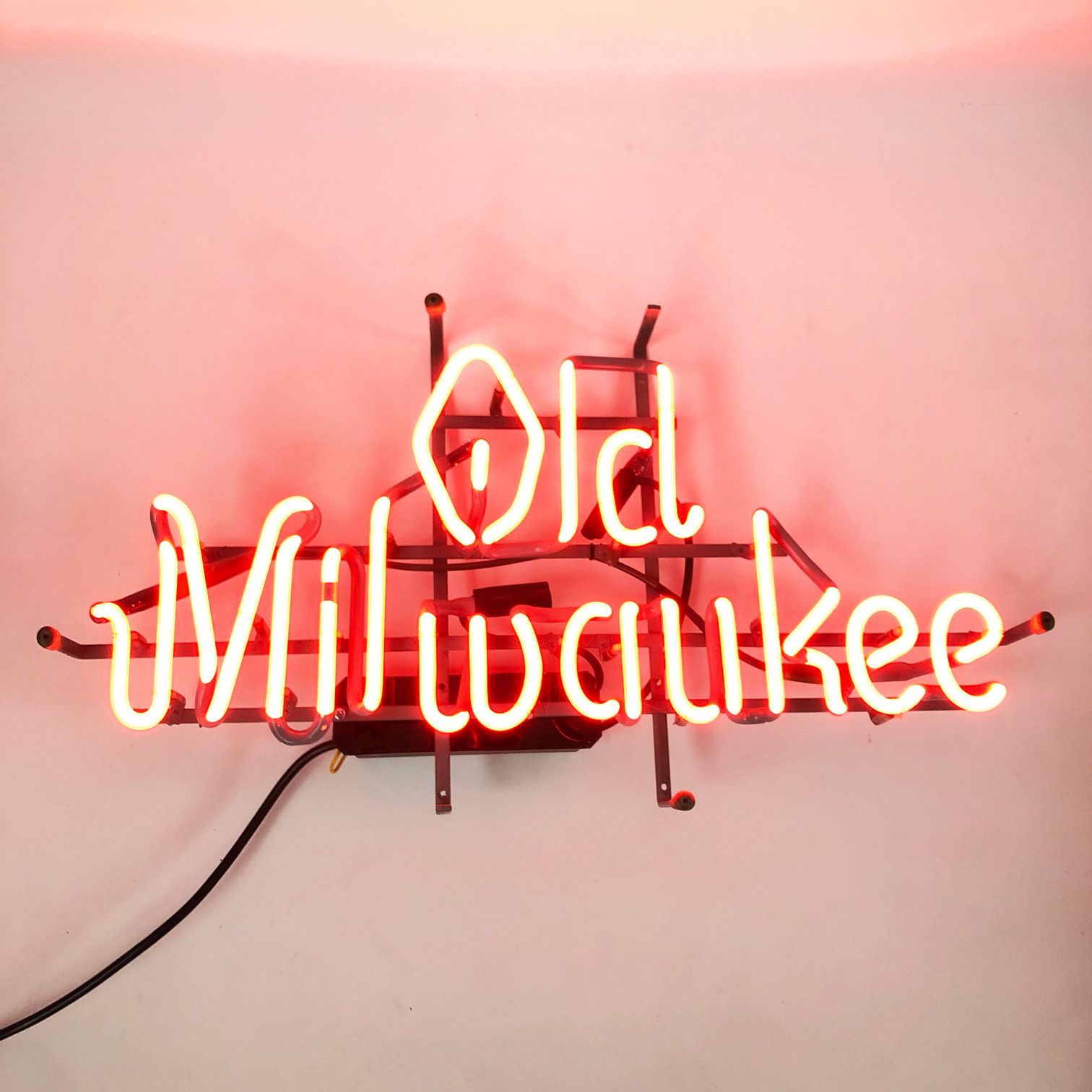 Original 1980s Old Milwaukee Neon Sign 原有的1980年代老密尔沃基的霓虹灯招牌，带有新的变压器。 高度：35厘米。宽度：&hellip;