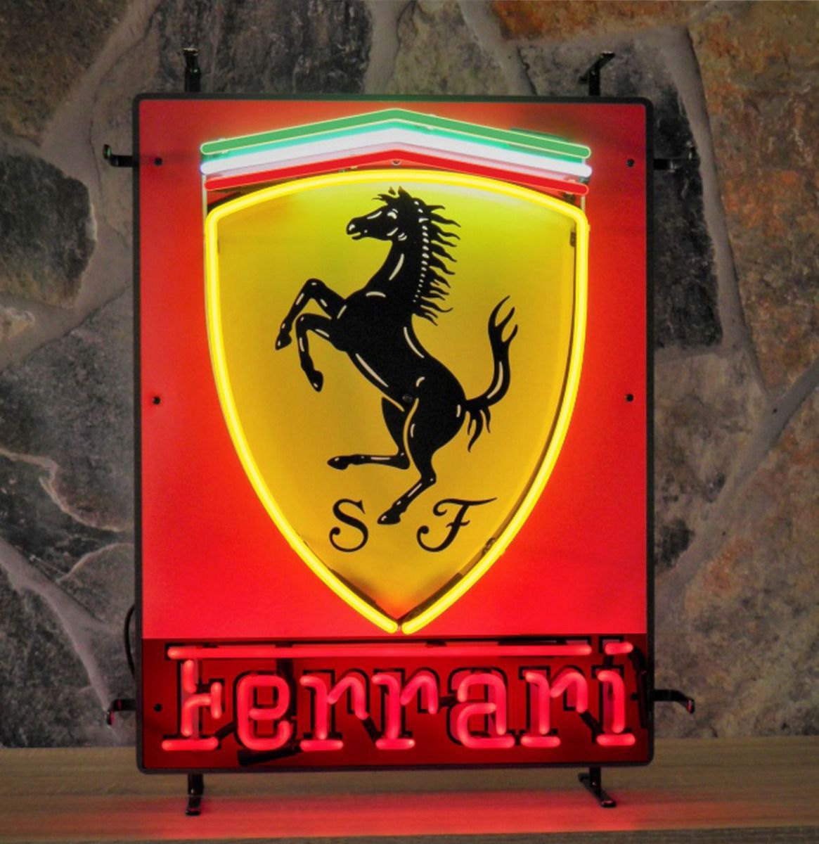 Ferrari Neon Lights - With Backplate 法拉利标志的霓虹灯，这件艺术品是任何霓虹灯爱好者的必备品。这个霓虹灯对任何类型的房间都&hellip;