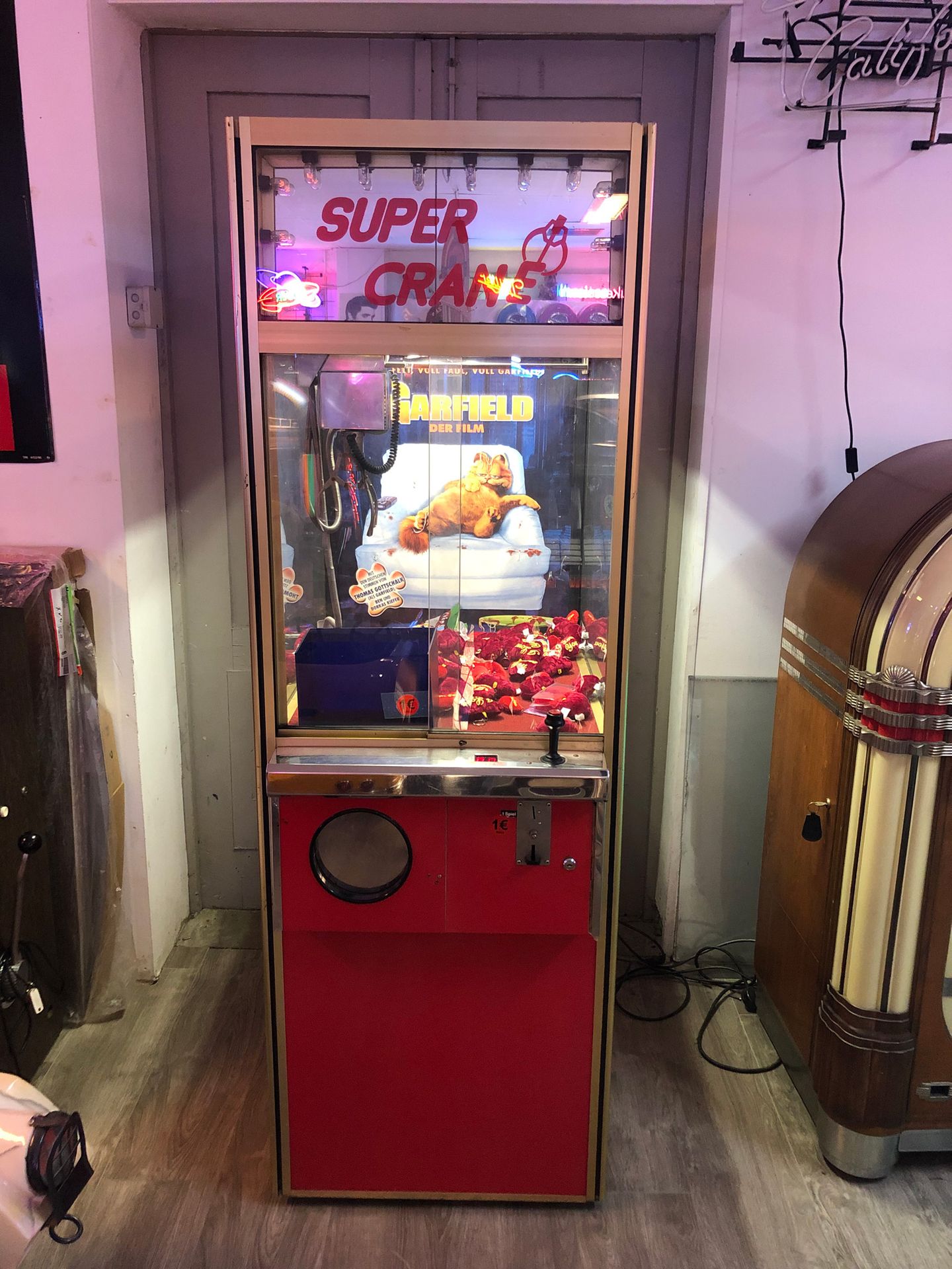 Super Crane Coin-op Arcade Crane Game Machine 超级起重机投币式（1欧元）街机起重机游戏机，原始状态良好。配有钥匙。&hellip;