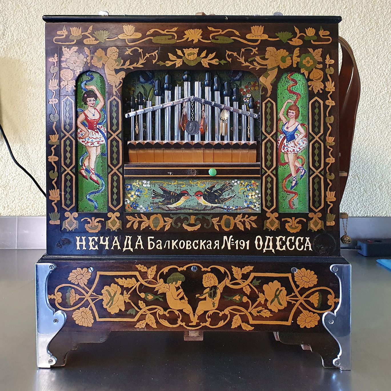 Street Organ from I.Nechada factory (Odessa) around 1910 
一架来自革命前的俄罗斯的美妙管风琴。著名的制&hellip;