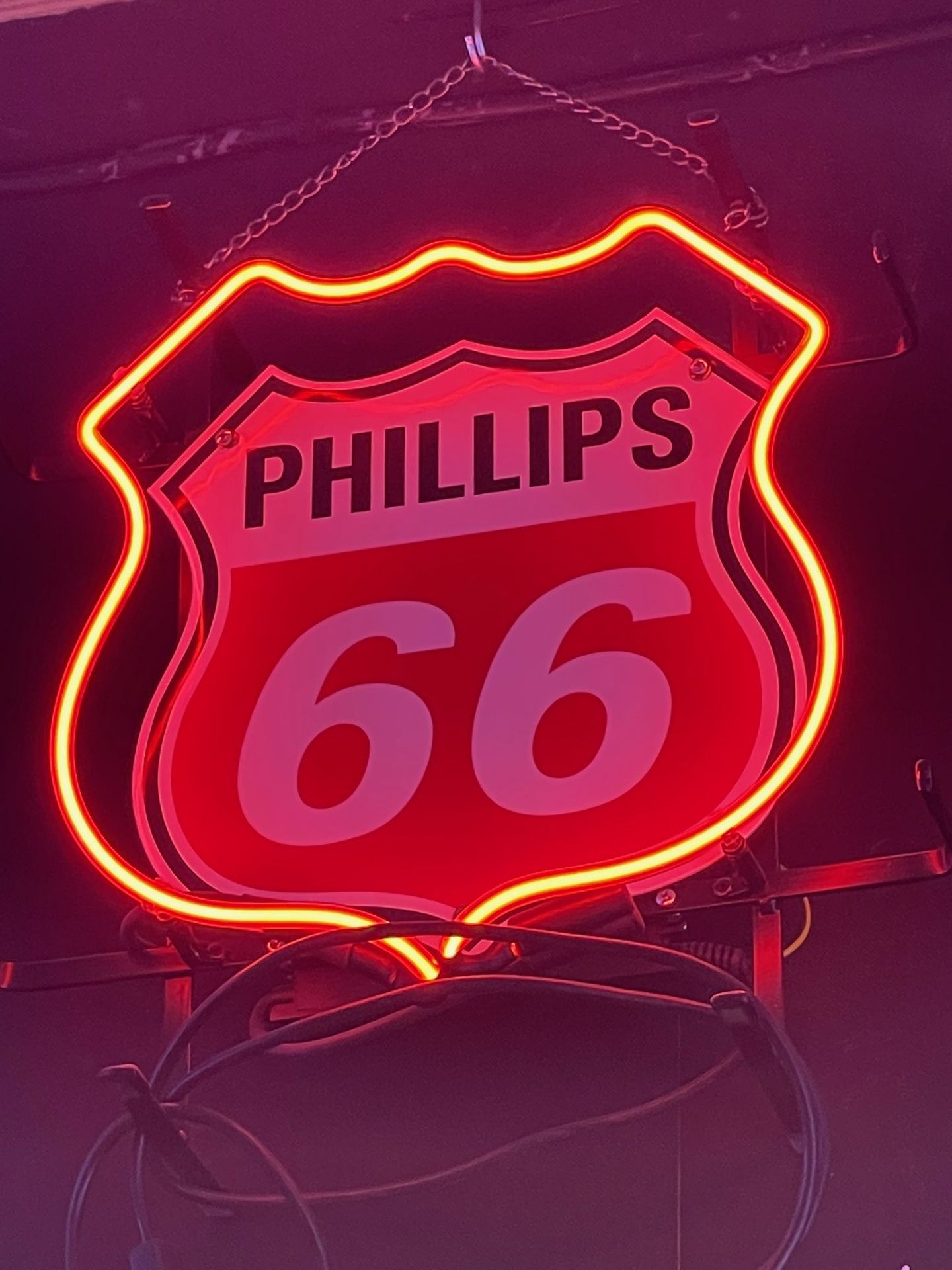 Philips 66 Neon Sign with Enamel Backplate 飞利浦66号霓虹灯，带搪瓷背板。开启或关闭都很好看。高度：30厘米。宽度：&hellip;