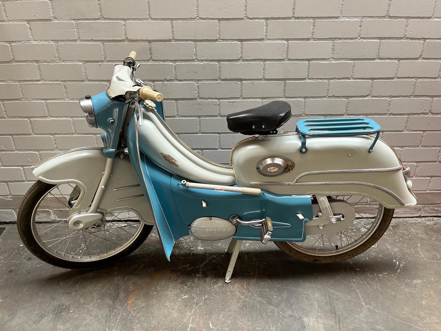 Vintage Flandria 49cc Moped ca. 1960s 复古的Flandria轻便摩托车，大约在1960年代。Flandria是一个著名的制&hellip;