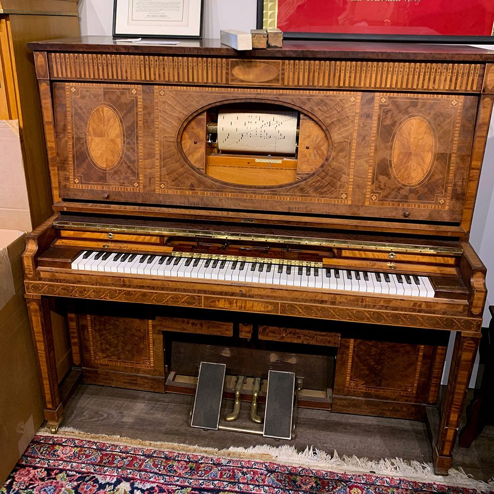 Weber 65-note Pianola Piano with 210 Rolls 韦伯65音钢琴，带有梦幻般的谢拉顿式镶嵌琴盒，约1907年。总体状况非常好&hellip;