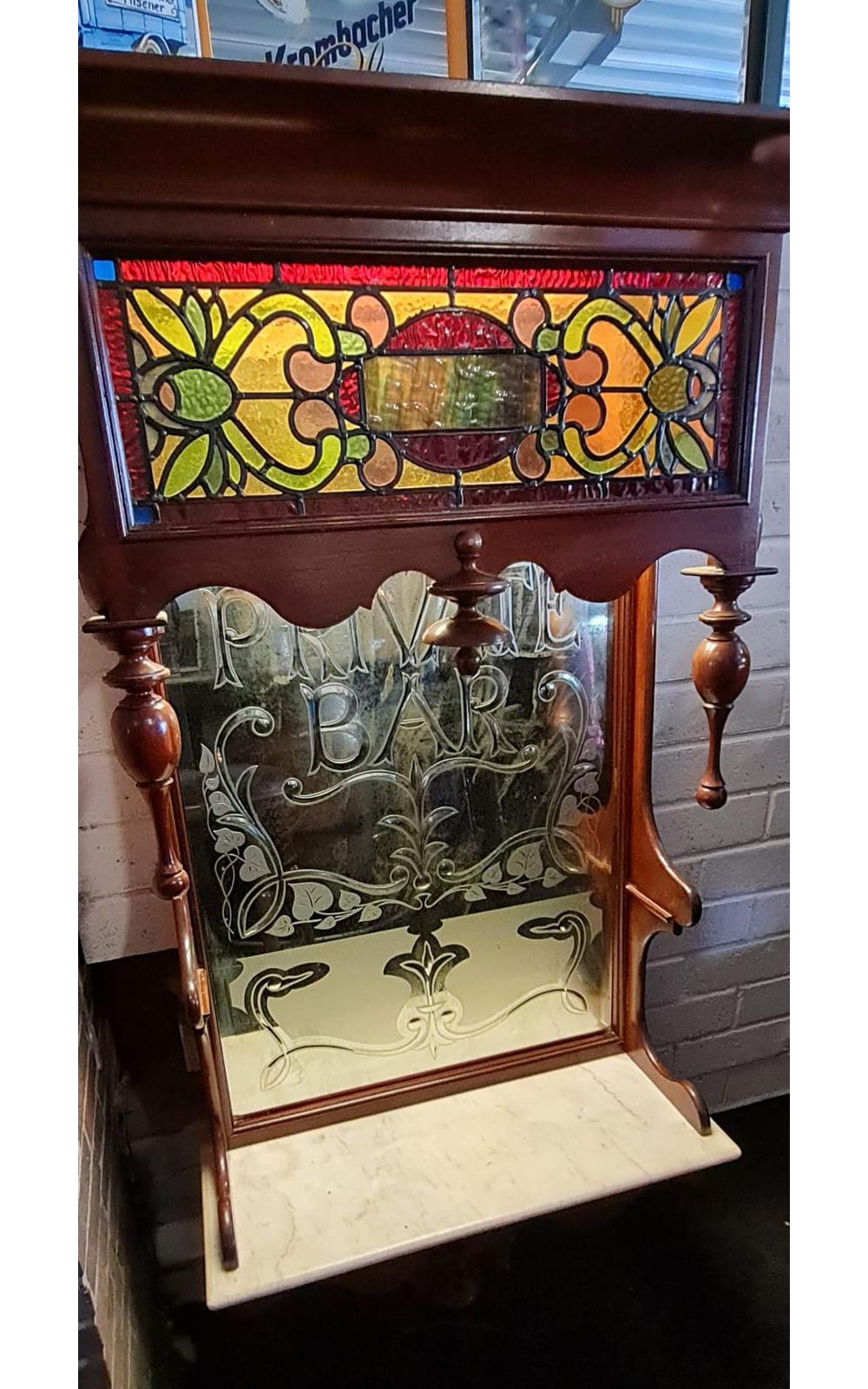 Antique Back Bar Mirror - Private Bar 古董，维多利亚时代的后酒吧镜子，上面有 "私人酒吧 "的文字。美丽的镜子在一个木制的&hellip;