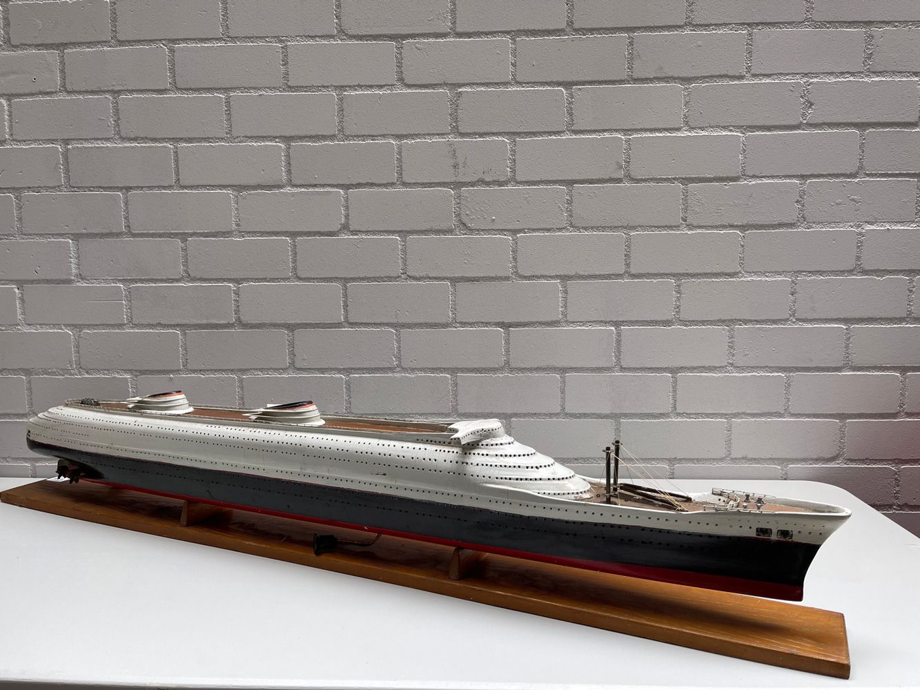 142 cm Long Wood Passenger Ship Scale Model with Light Un modèle à grande échell&hellip;