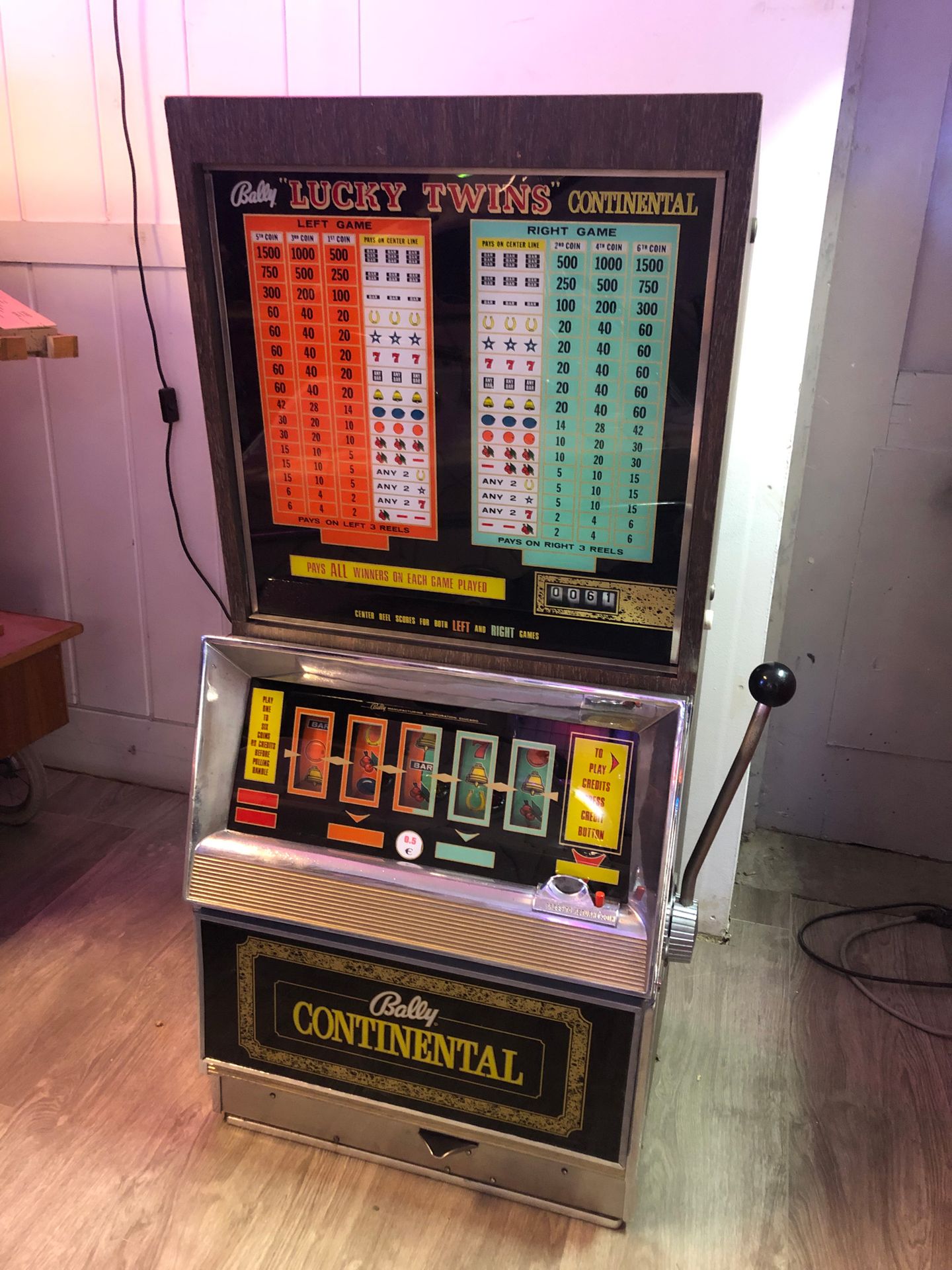 1970s Bally "Lucky Twins" Continental Slot machine Slot machine elettromeccanica&hellip;