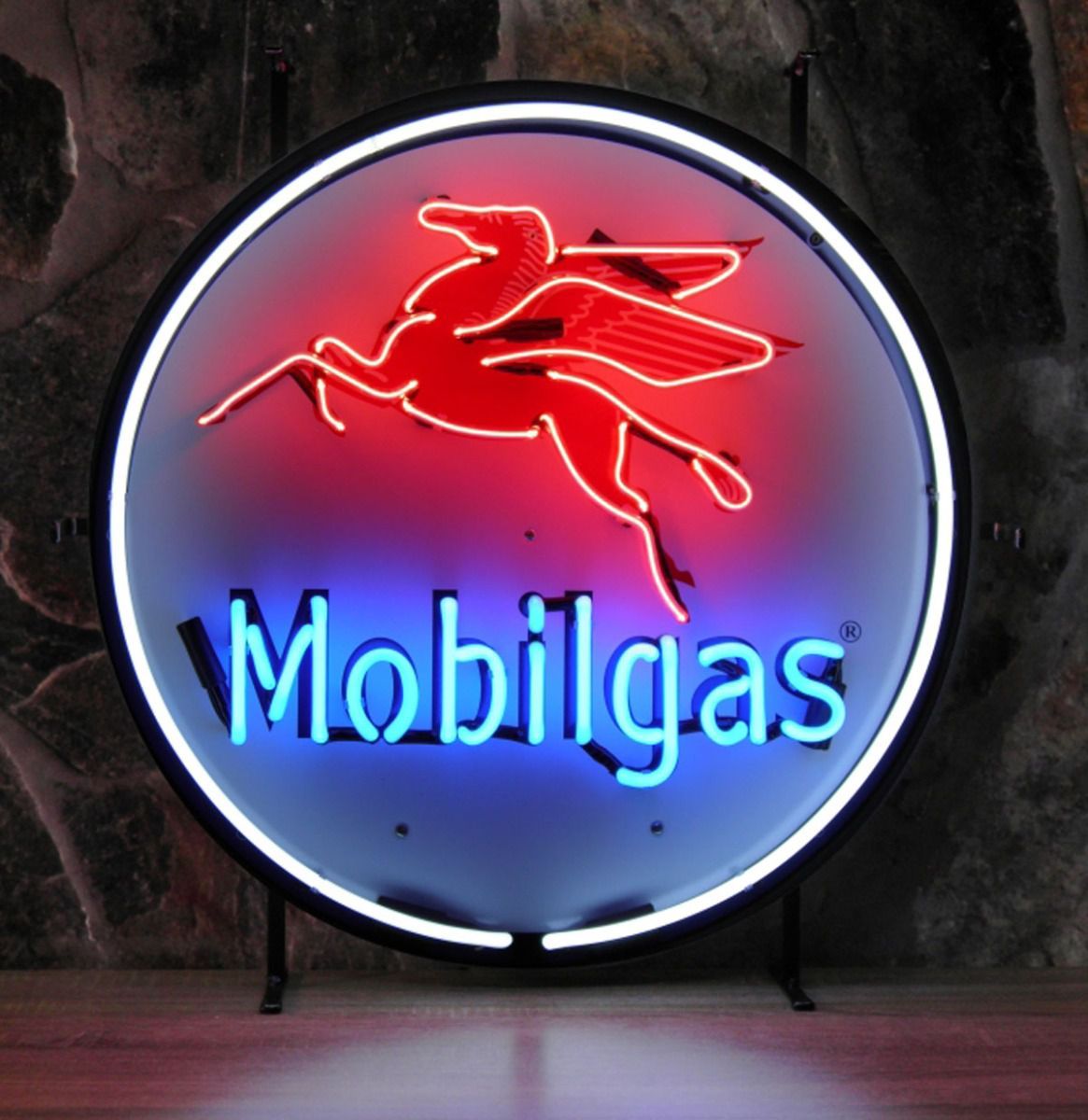 Mobilgas Logo Neon Sign with Backplate Mobilgas Logo Neonschild mit bedruckter R&hellip;