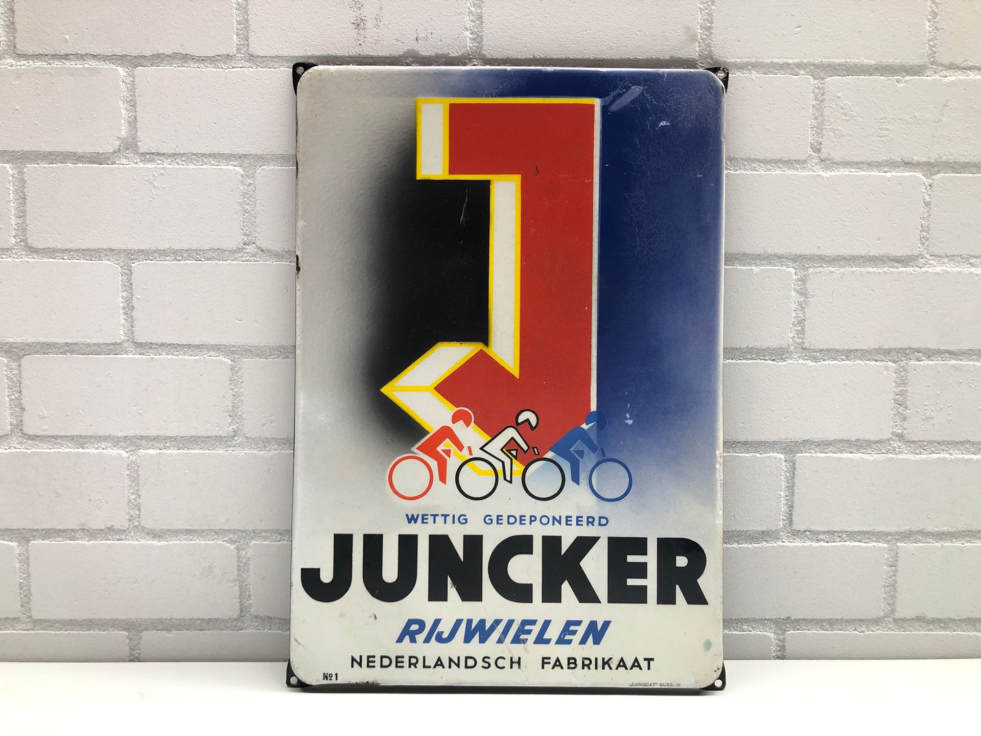 Dutch Enamel Sign "Juncker Rijwielen" 一个非常漂亮的、复古的荷兰容克自行车的搪瓷标志。这个标志的4个角上有4个螺丝孔，都还&hellip;