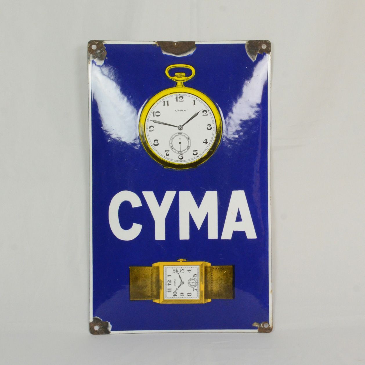 Curved Enamel Sign CYMA 这个弧形的CYMA搪瓷标志有4个安装孔，中间的上边缘有一个小孔。状况一般。孔周围的珐琅缺失，牌子上的小孔周围略微&hellip;