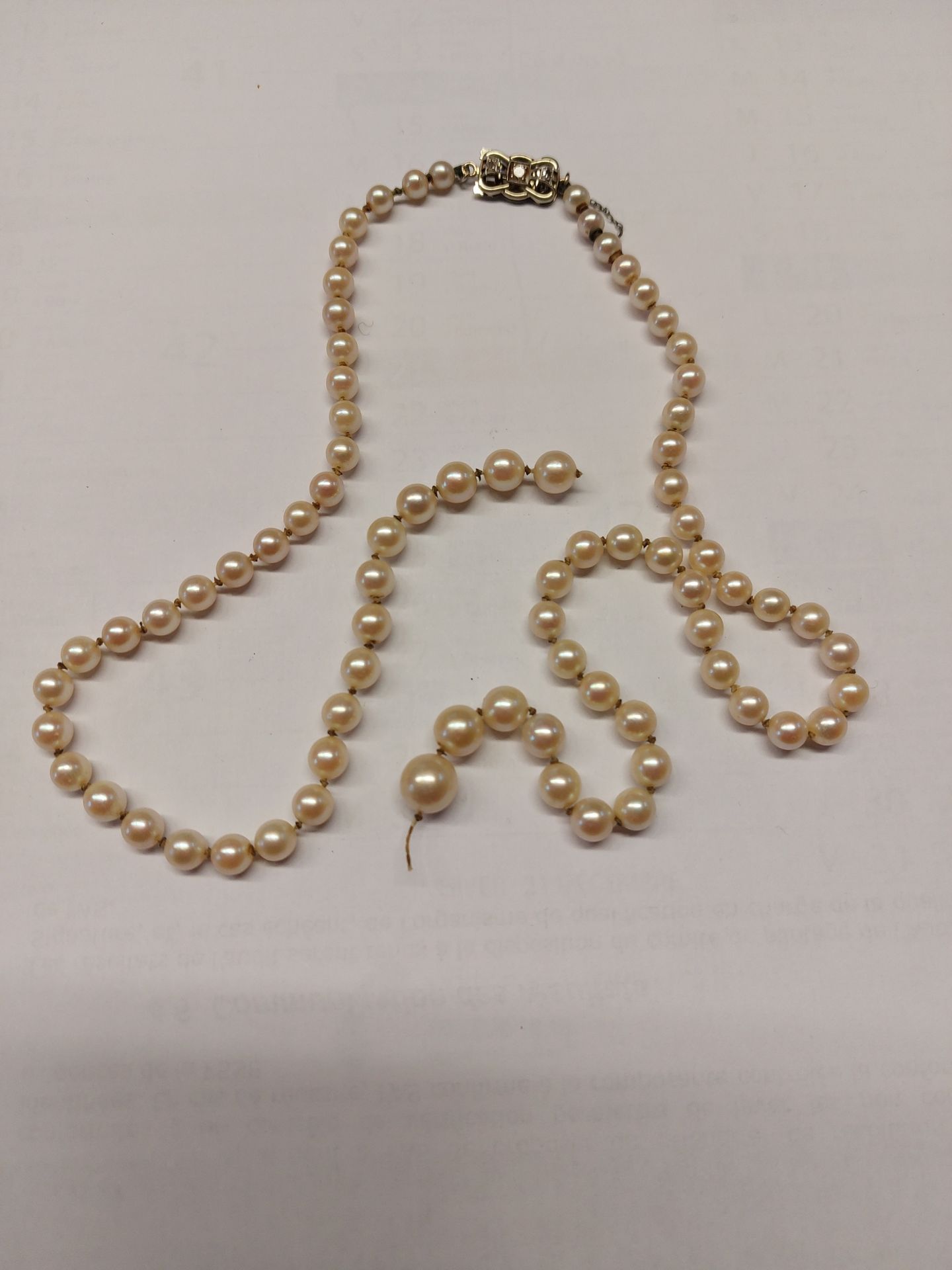 Null Halskette aus Zuchtperlen mit Gold- und Diamantverschluss