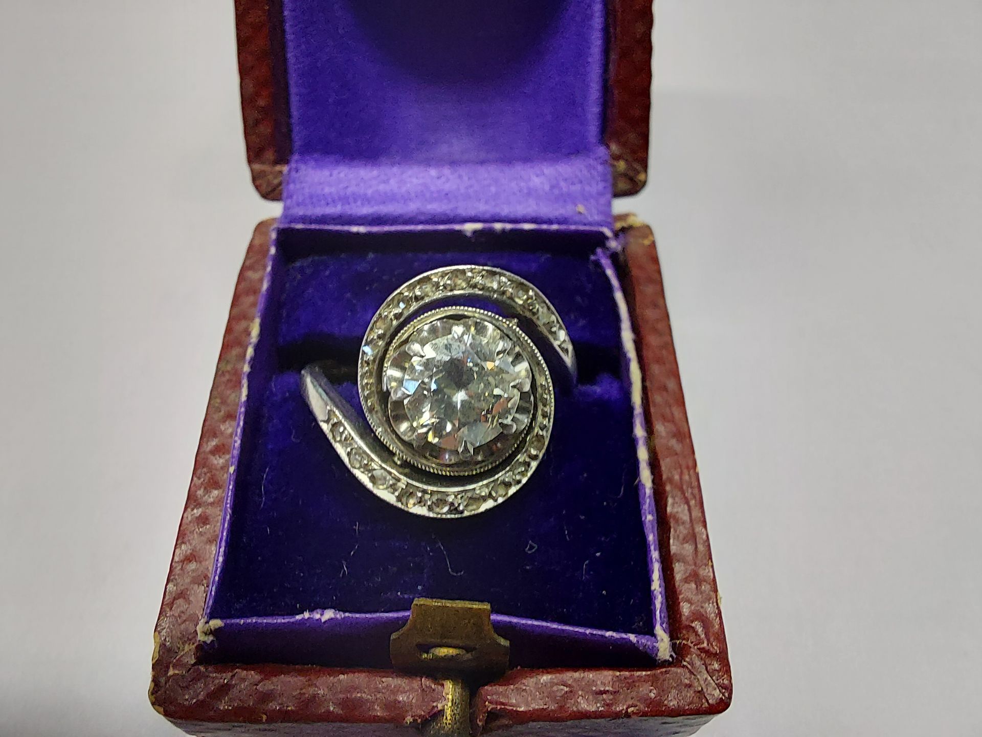 Null Anillo en oro 750°° diamante talla antigua 1 quilate I SI 7,7grs