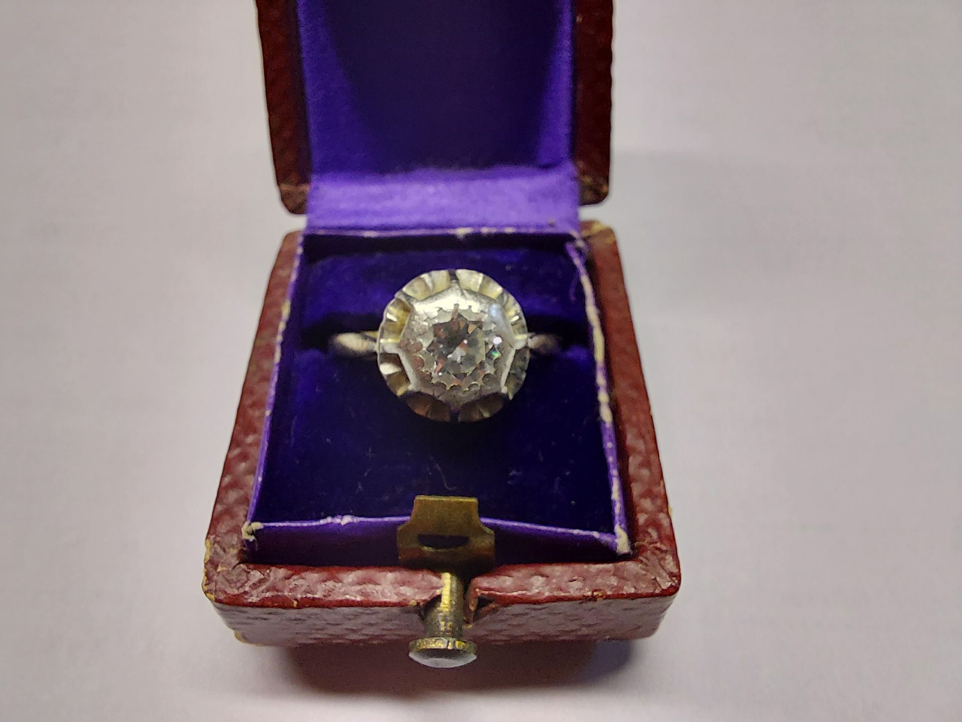 Null Un anello d'oro 750°°°° con un diamante di 0,5 ct 3,6 gr
