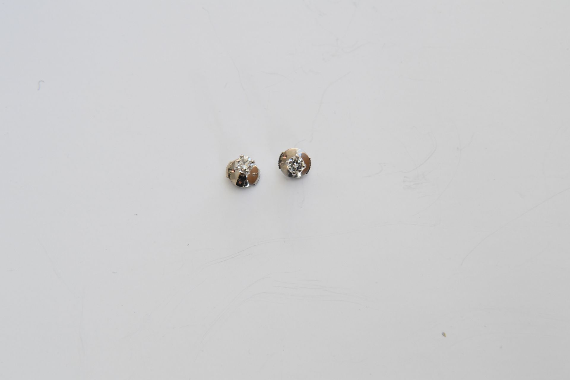 Null Puces d'oreilles en or gris 750°°° sertie de deux diamants taille brillant &hellip;