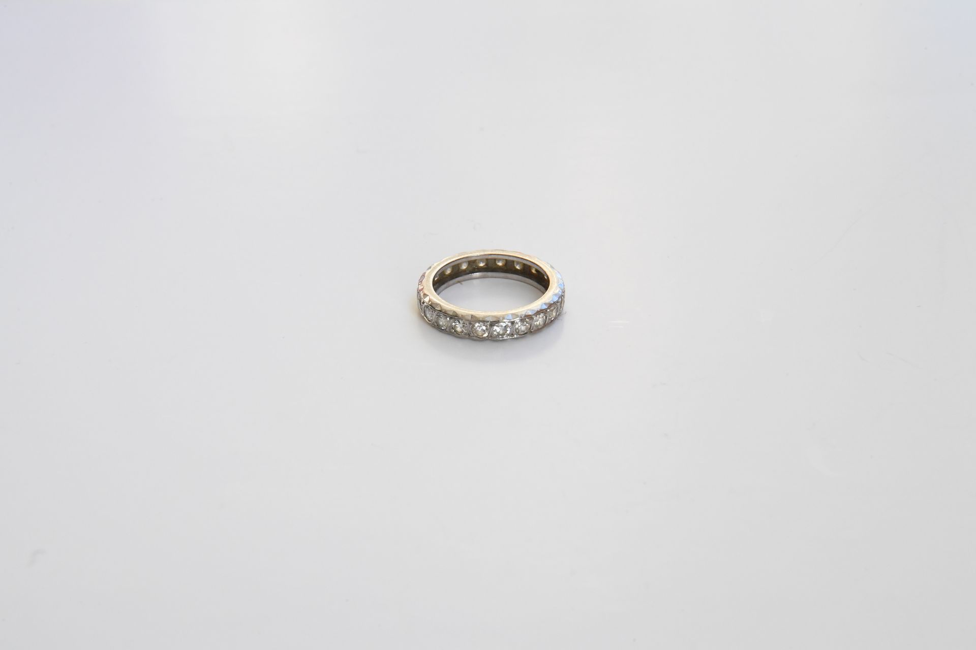 Null 美国结婚戒指，白金750°°°°，铺设明亮式切割钻石。TDD：51。 毛重：4.1克。