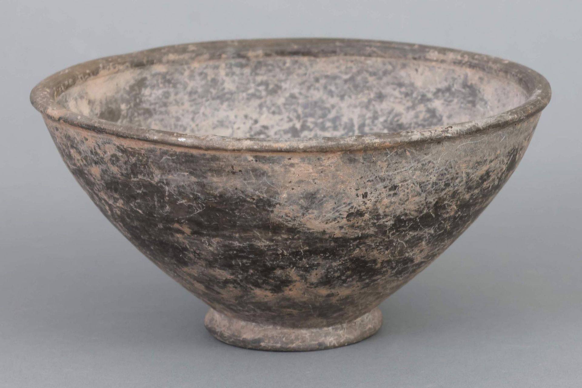 Null Antique probably Etruscan bucchero bowl - Mediterranean area, ca. 500-600 B&hellip;