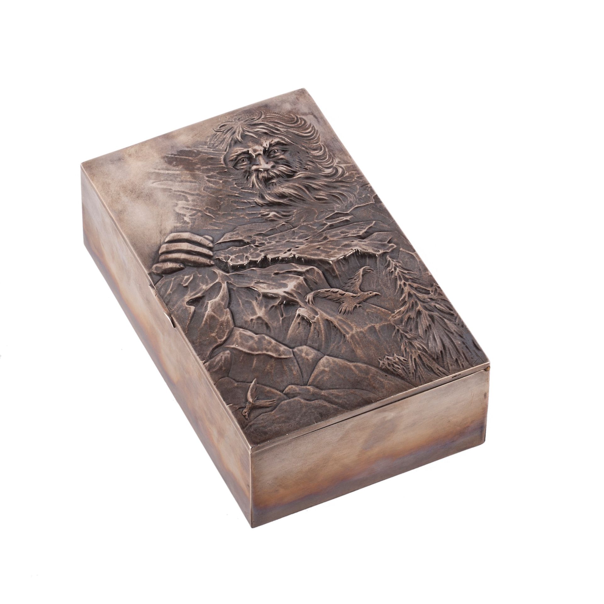 Null 雪茄盒 "Leshy"。银，铸造，压花，雕刻，镀金。安德里安-伊万诺夫大师。莫斯科，1908-1917。重量：637克。尺寸：17.7 x 11 x &hellip;