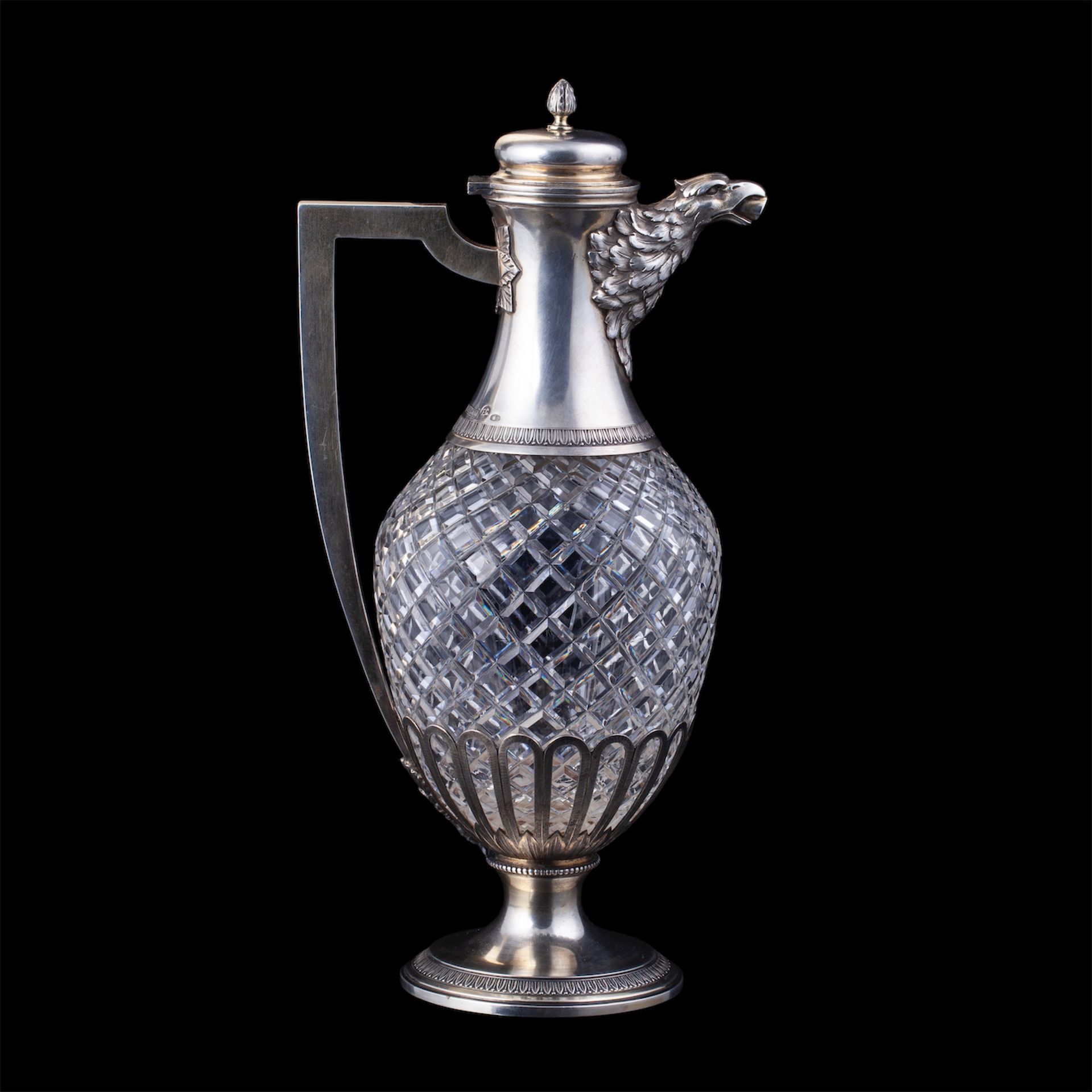 Null 有趣的新古典主义风格的酒壶，有一个鹰形酒嘴。银，铸造，压花，雕刻，镀金，水晶。波兰作为俄罗斯帝国的一部分。华沙，1908-1917。高度：28.5厘米&hellip;