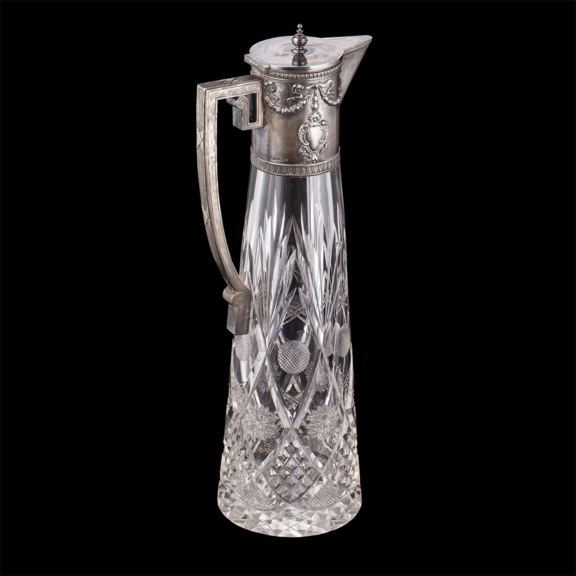 Null 新古典主义风格的大酒壶。银器、镀金、追逐、水晶、雕刻。第4个Artel。莫斯科，1908-1917。高度：39.5厘米。