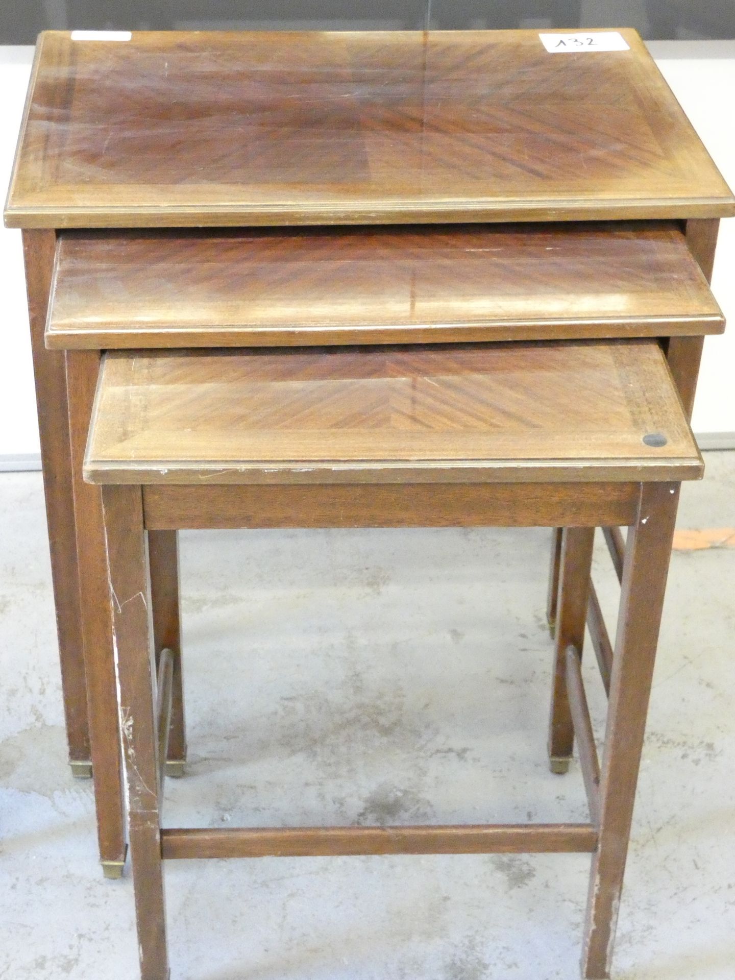 Null 
3 NESTING TABLES