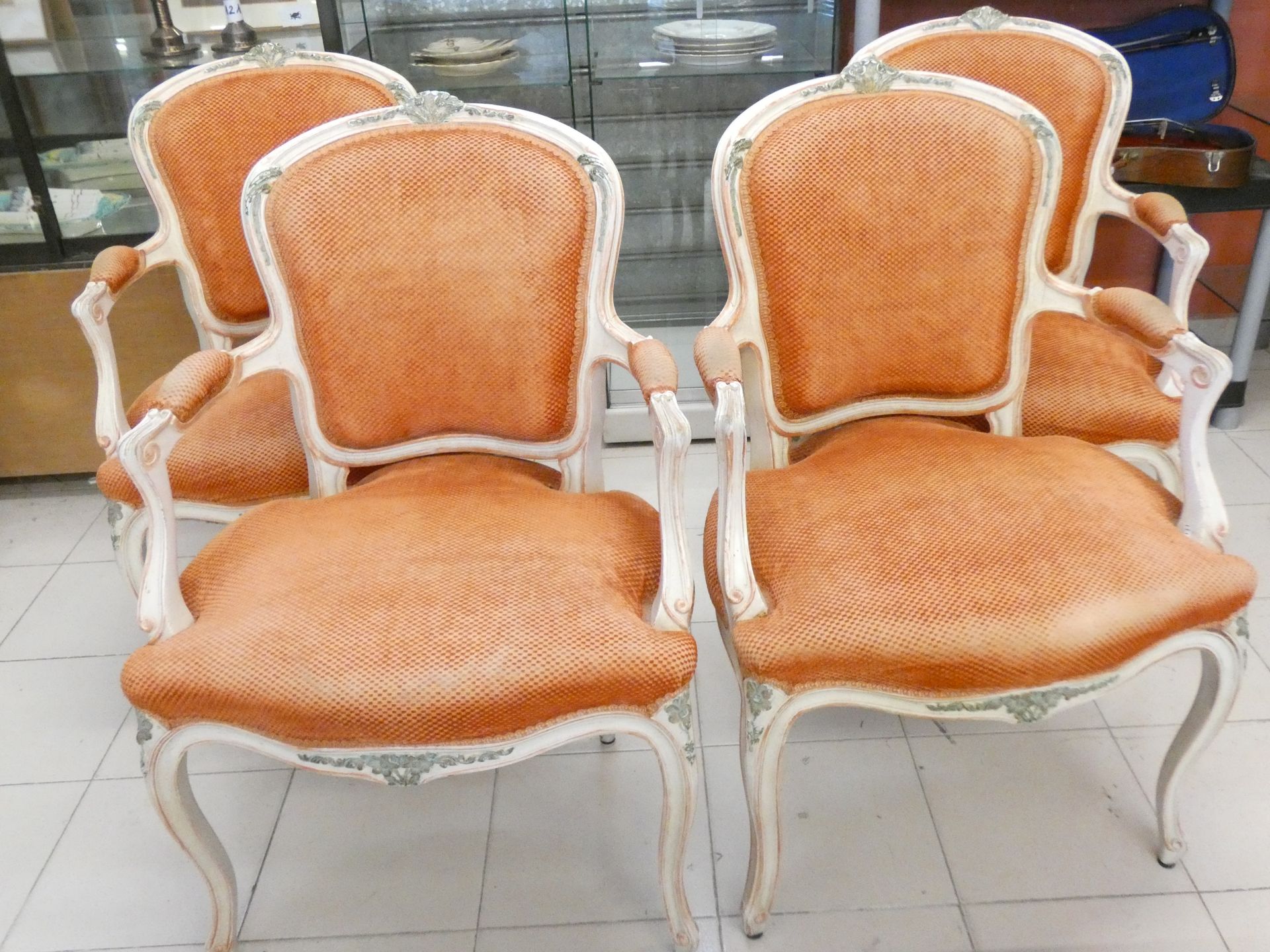 Null 
4 ARMCHAIRS CABRIOLETS STYLE LOUIS XV