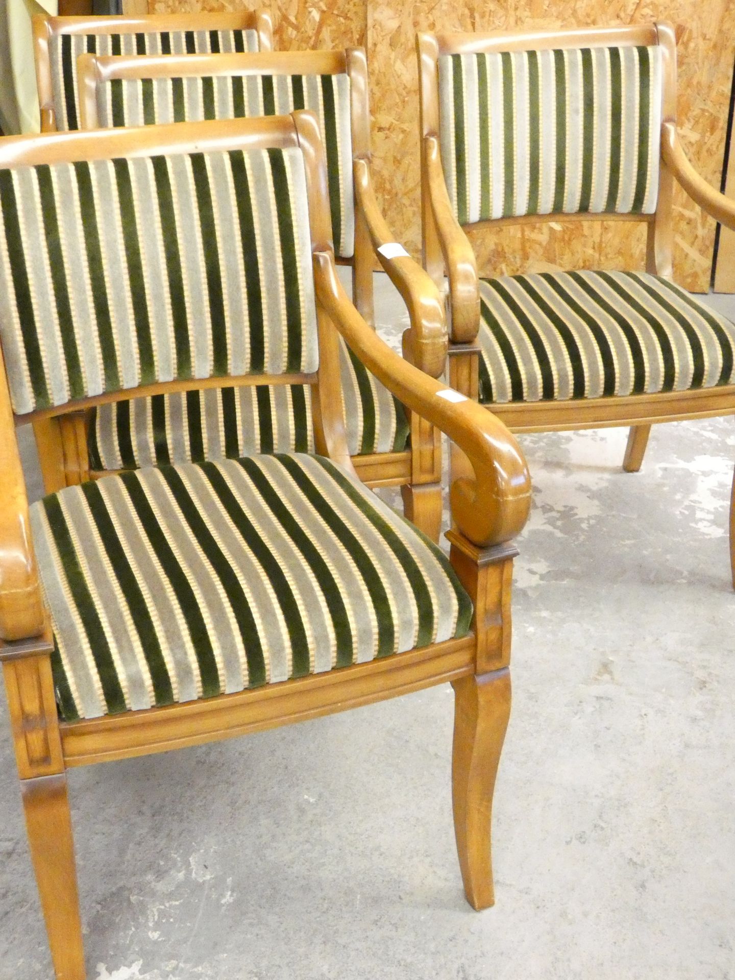 Null 
4 ARMCHAIRS OF STYLE RESTORATION H87CM