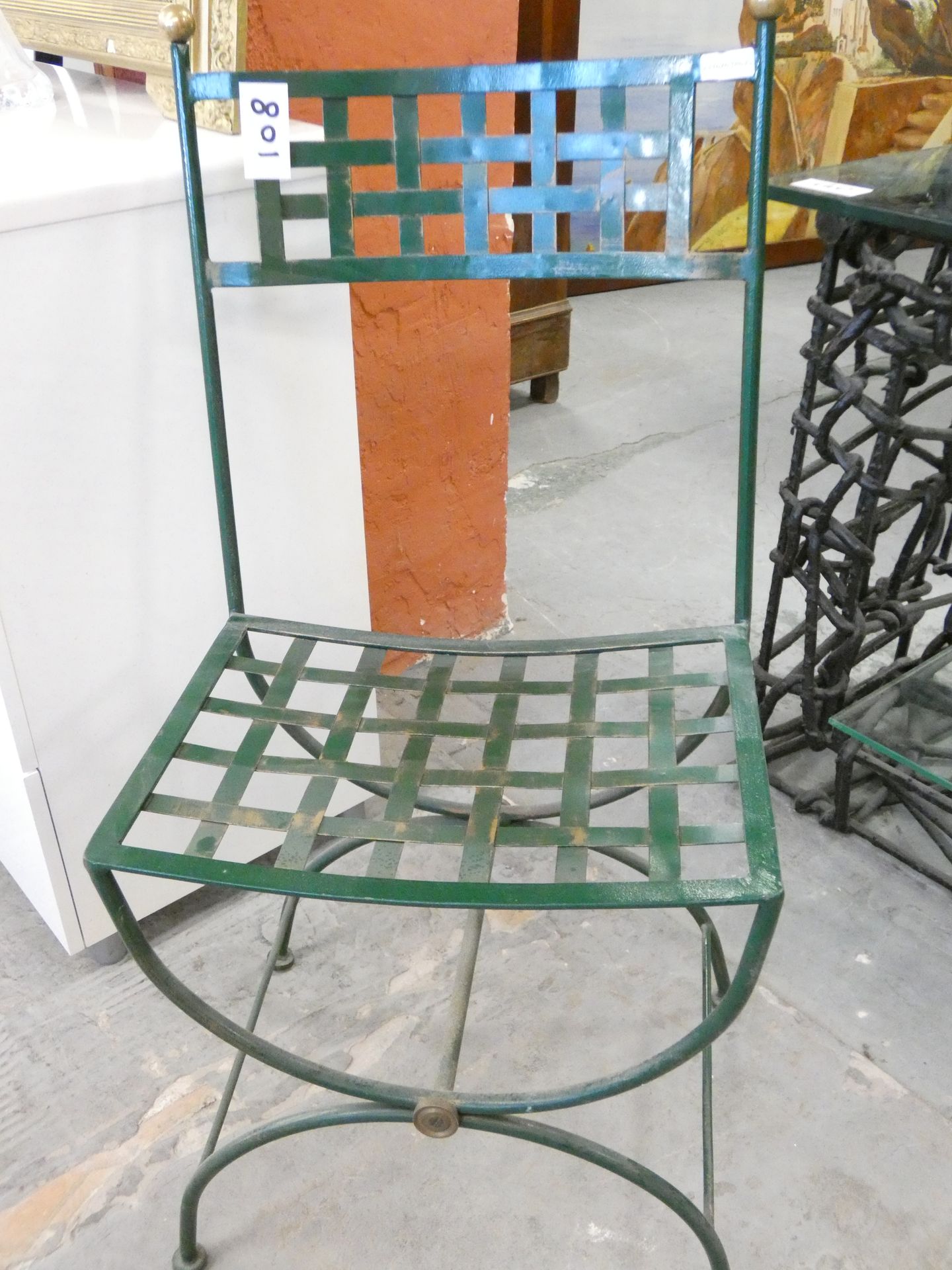 Null 
1 GREEN WROUGHT IRON CHAIR