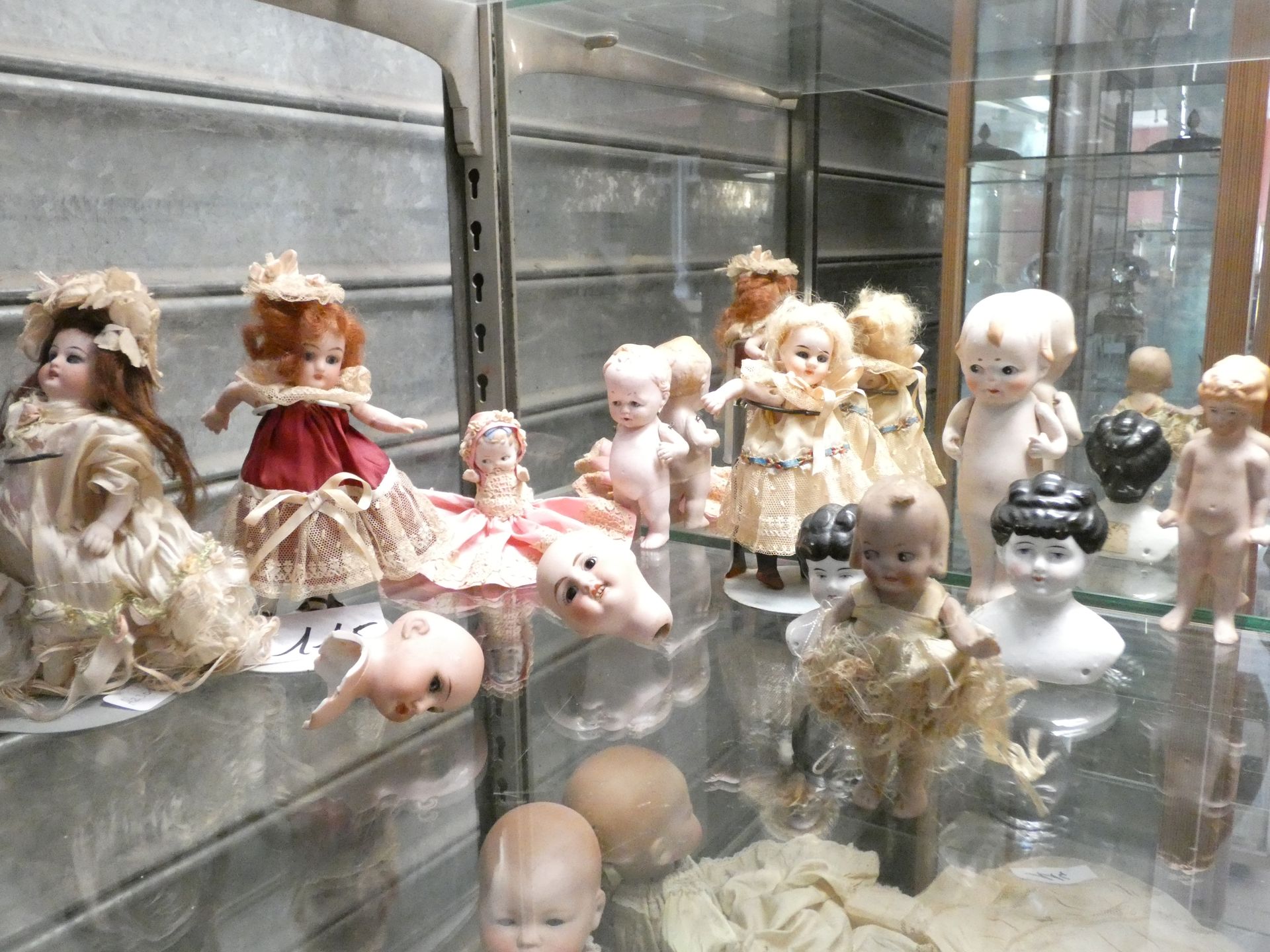 Null 1 SET OF DOLLS AS IS + 2 PORCELAIN DOLL HEADS