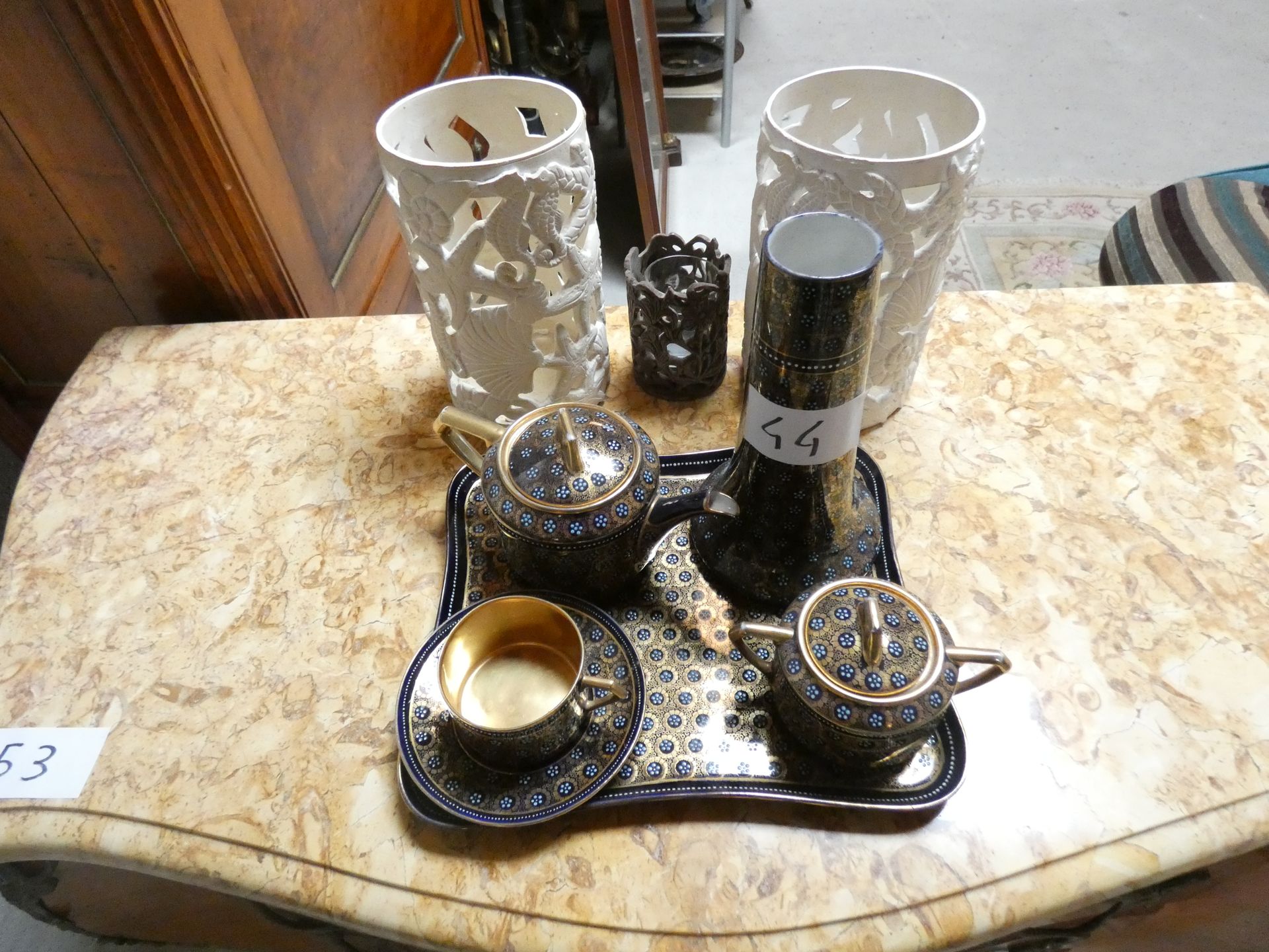 Null 1套包括1个盘子+1个茶壶和茶托+1个糖碗+1个奥地利瓷瓶+3个树脂烛台