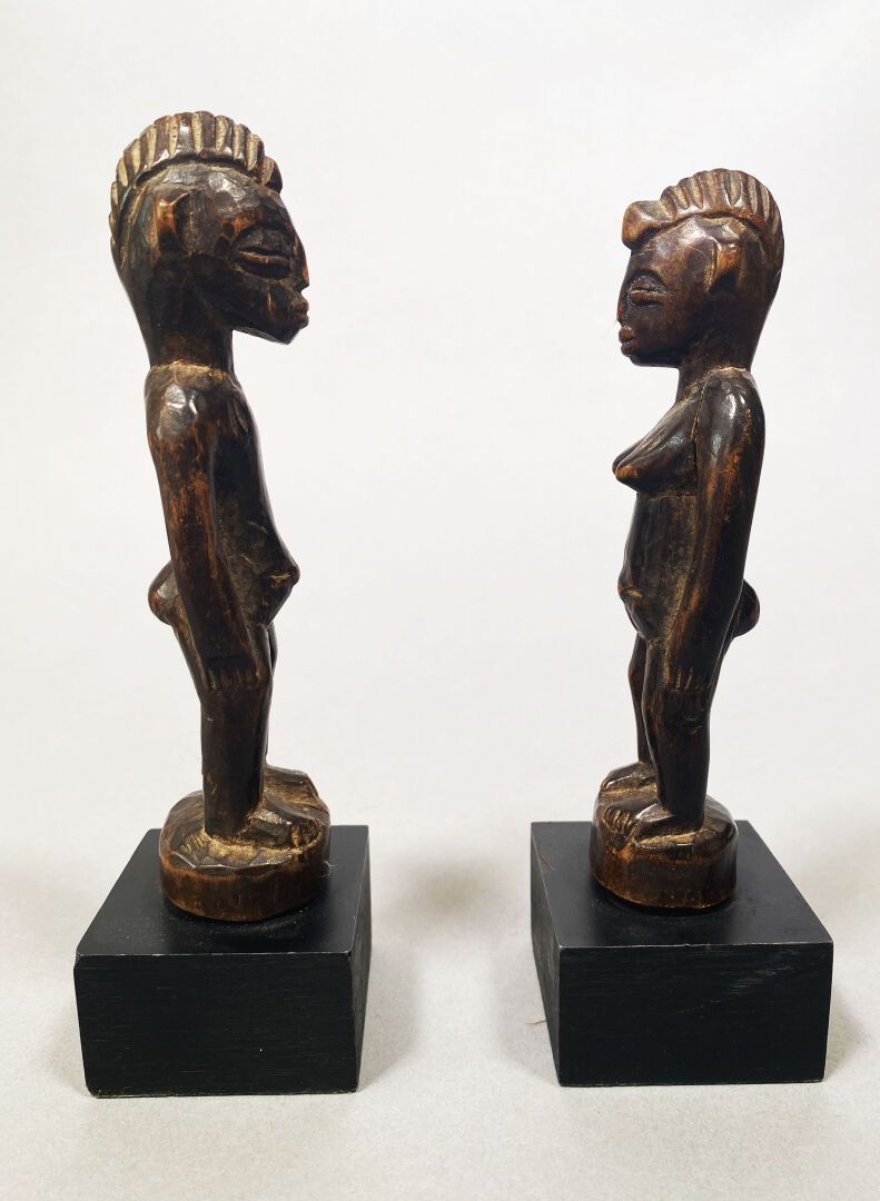 CÔTE D'IVOIRE 
Paar Statuetten aus geschnitztem und patiniertem Holz




H. : 15&hellip;