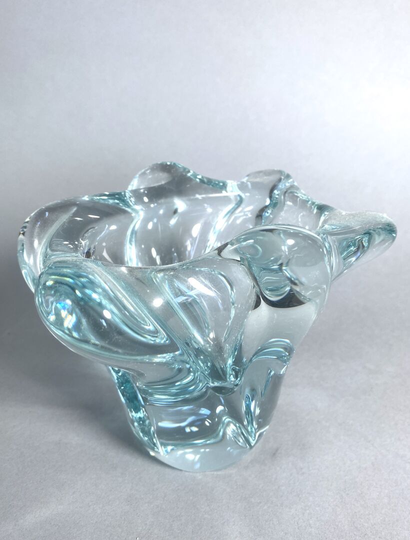 Null DAUM
Crystal vase, signed
H. 12.5 cm

Attached: a small lot of Murano glass&hellip;