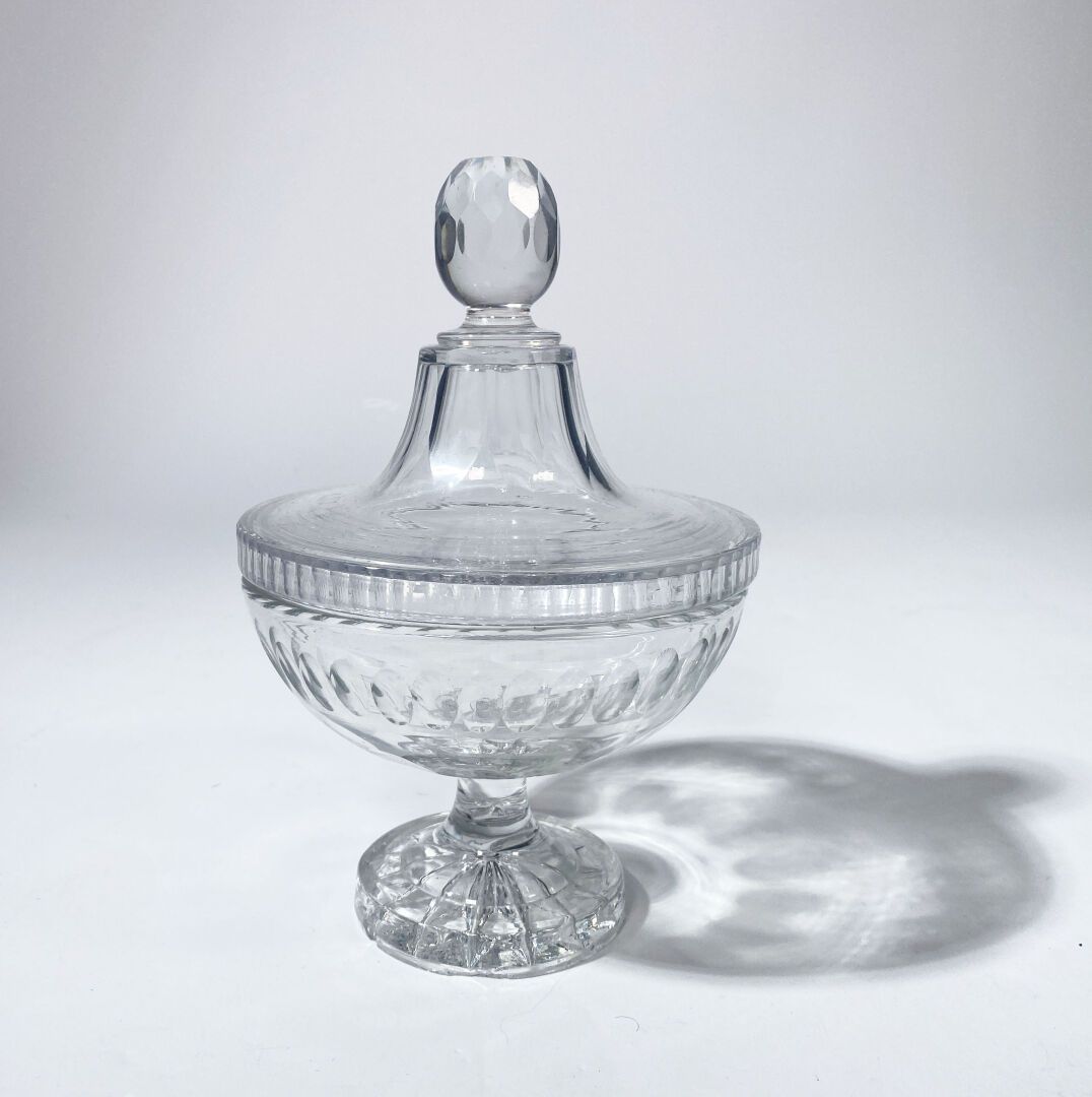 Null In the taste of BACCARAT
Crystal drageoir
H. 23 cm, D. 13.5 cm
(A bubble in&hellip;