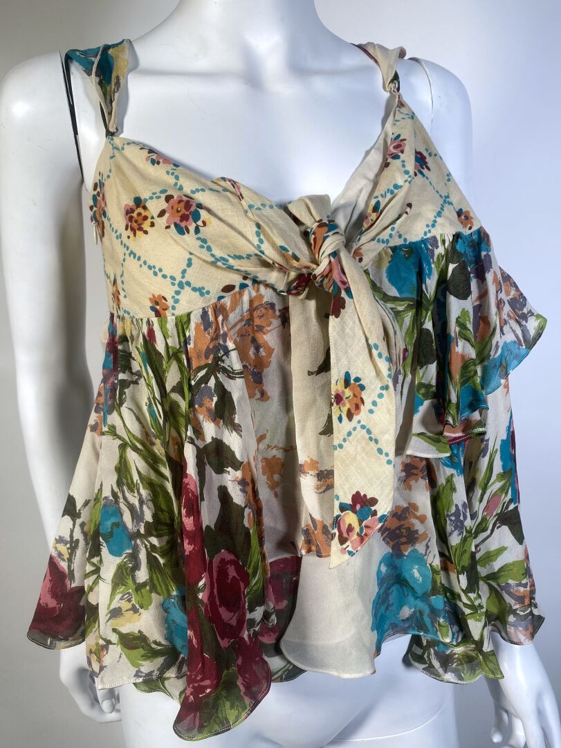 Null KENZO
Top à bretelles en coton à décor floral polychrome.
Taille 42 

ATTEN&hellip;