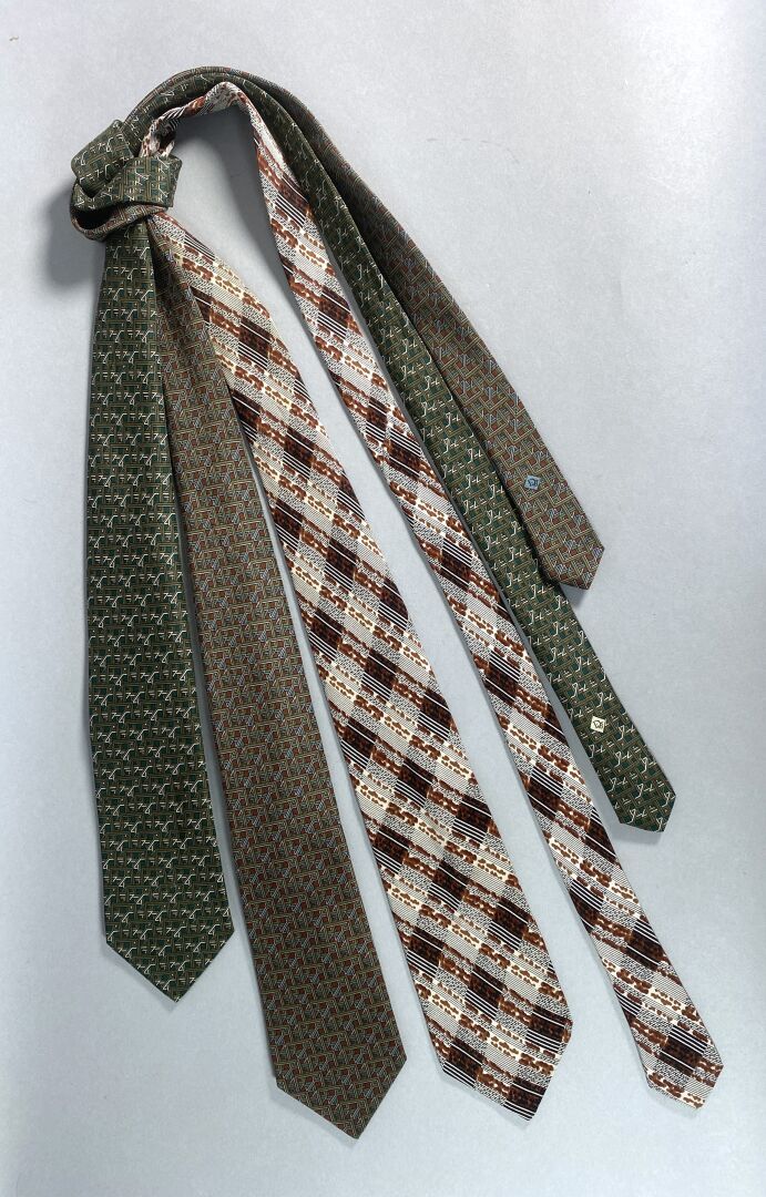 Null Lot de trois cravates en soie comprenant deux cravates DIOR et une cravate &hellip;