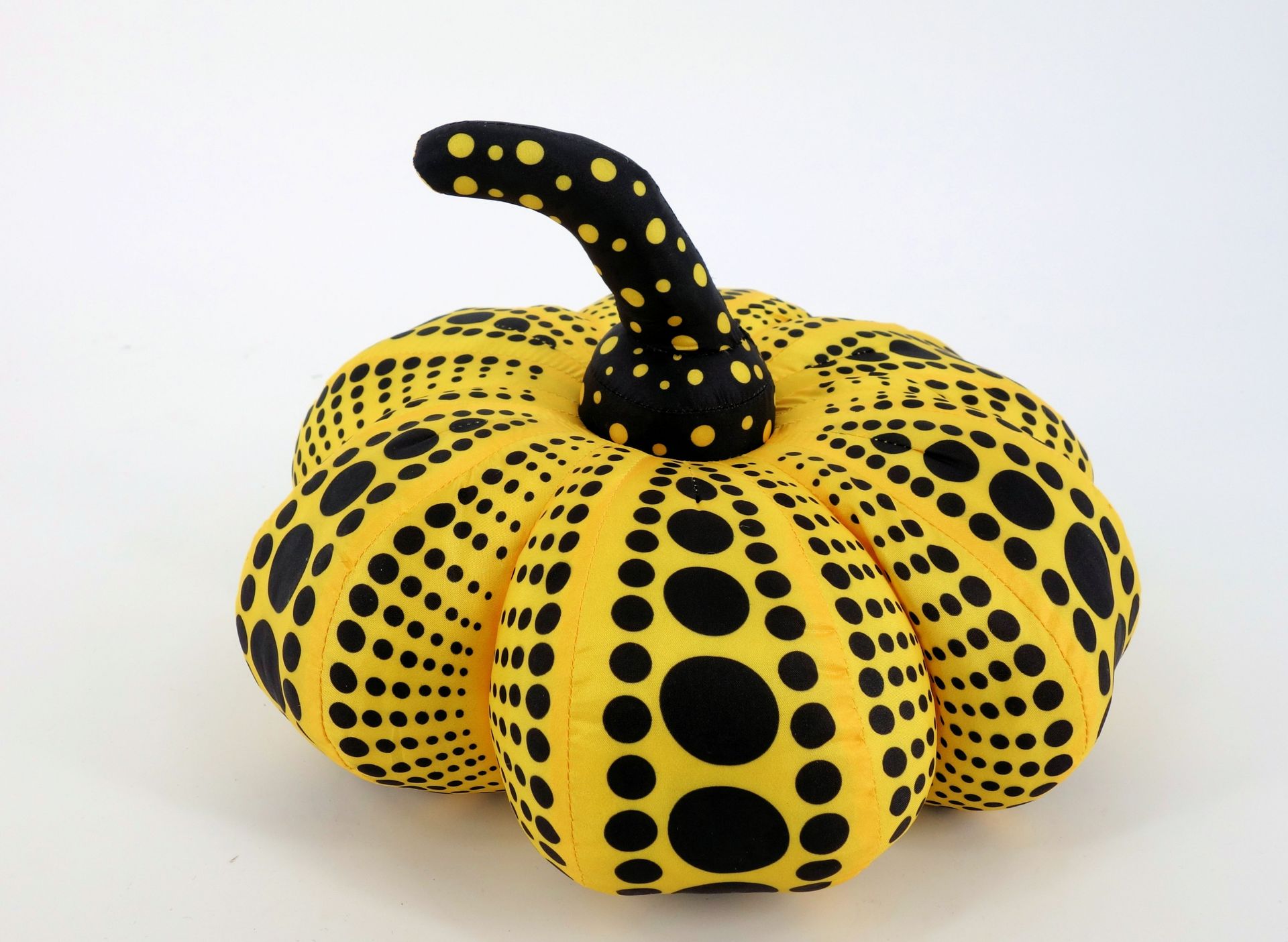 Yayoi KUSAMA Yayoi Kusama (d'après)

Dots Obsession (Pumpkin yellow - Small)

Ci&hellip;