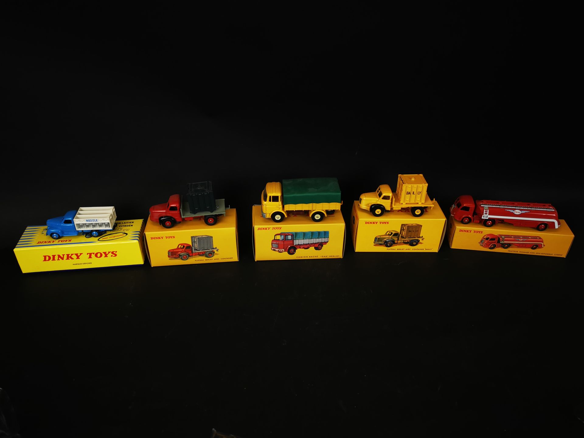 Null DINKI TOYS lot of 5 trucks (truck and container berliet, milk truck CITROEN&hellip;