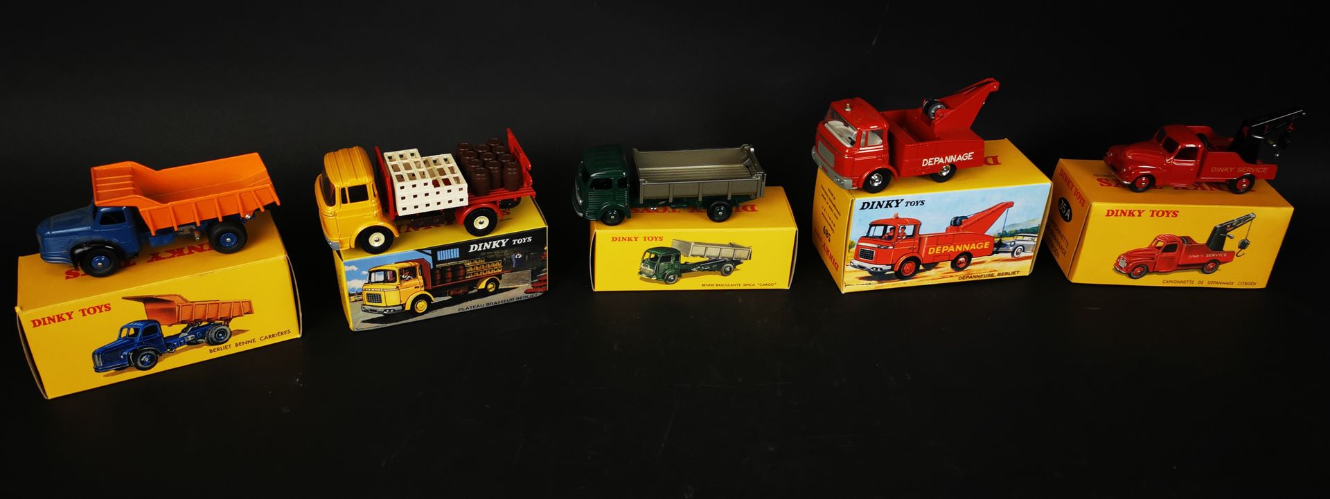 Null DINKI TOYS. Lot of 5 trucks (tow truck and career berliet, recovery truck C&hellip;