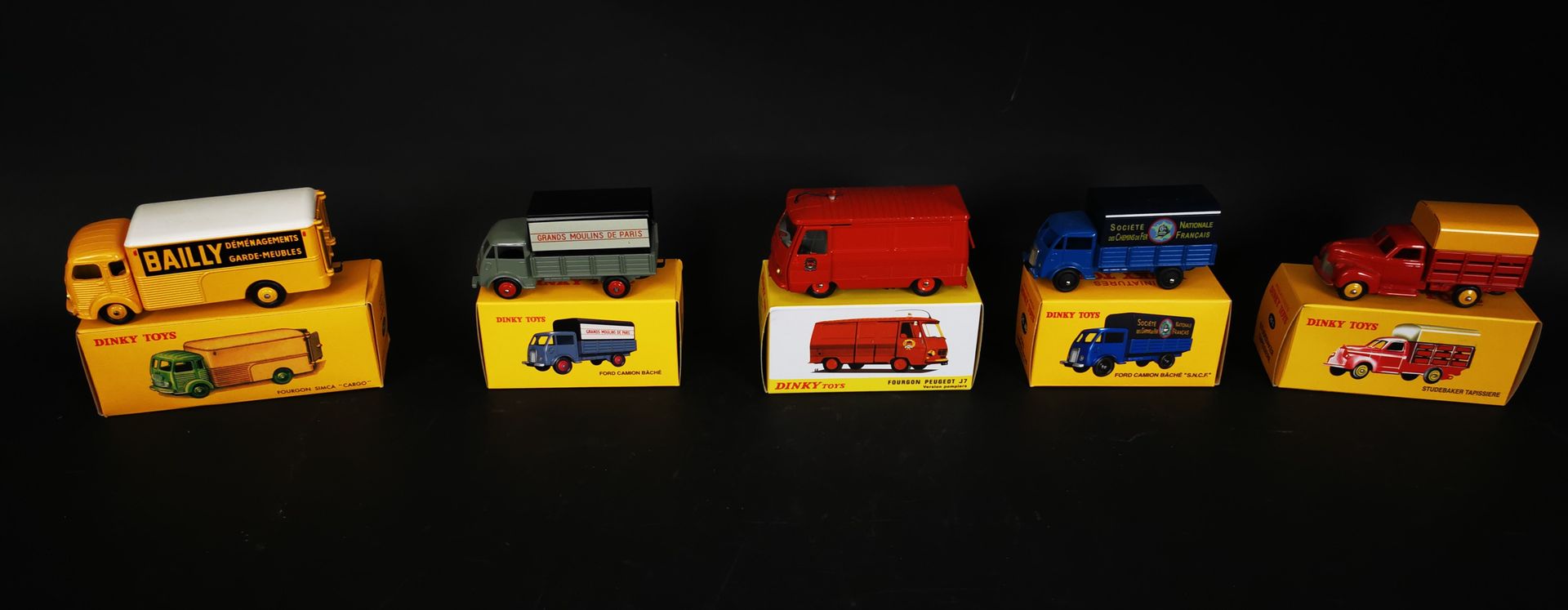 Null DINKI TOYS lotto di 5 camion (camion FORD, PEUGEUT J7...) fatto in Cina dal&hellip;