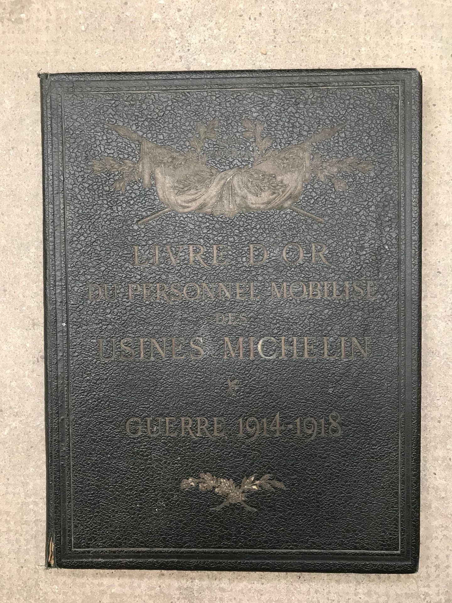 Null Livre d or du personnel mobilisé des usines Michelin. Guerre 1914-1918. Tra&hellip;