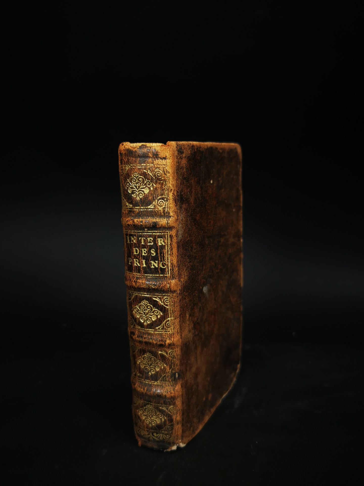 Null Intérêt et maximes des Princes, 1673. 1 vol relié.