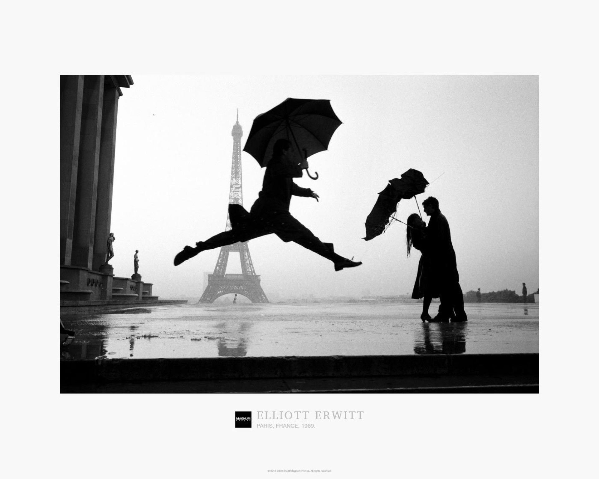 ELLIOTT ERWITT Elliott Erwitt

埃菲尔铁塔100周年纪念。法国，巴黎

高质量的印刷海报

盖有马格努姆收藏品的官方印章

尺寸：&hellip;