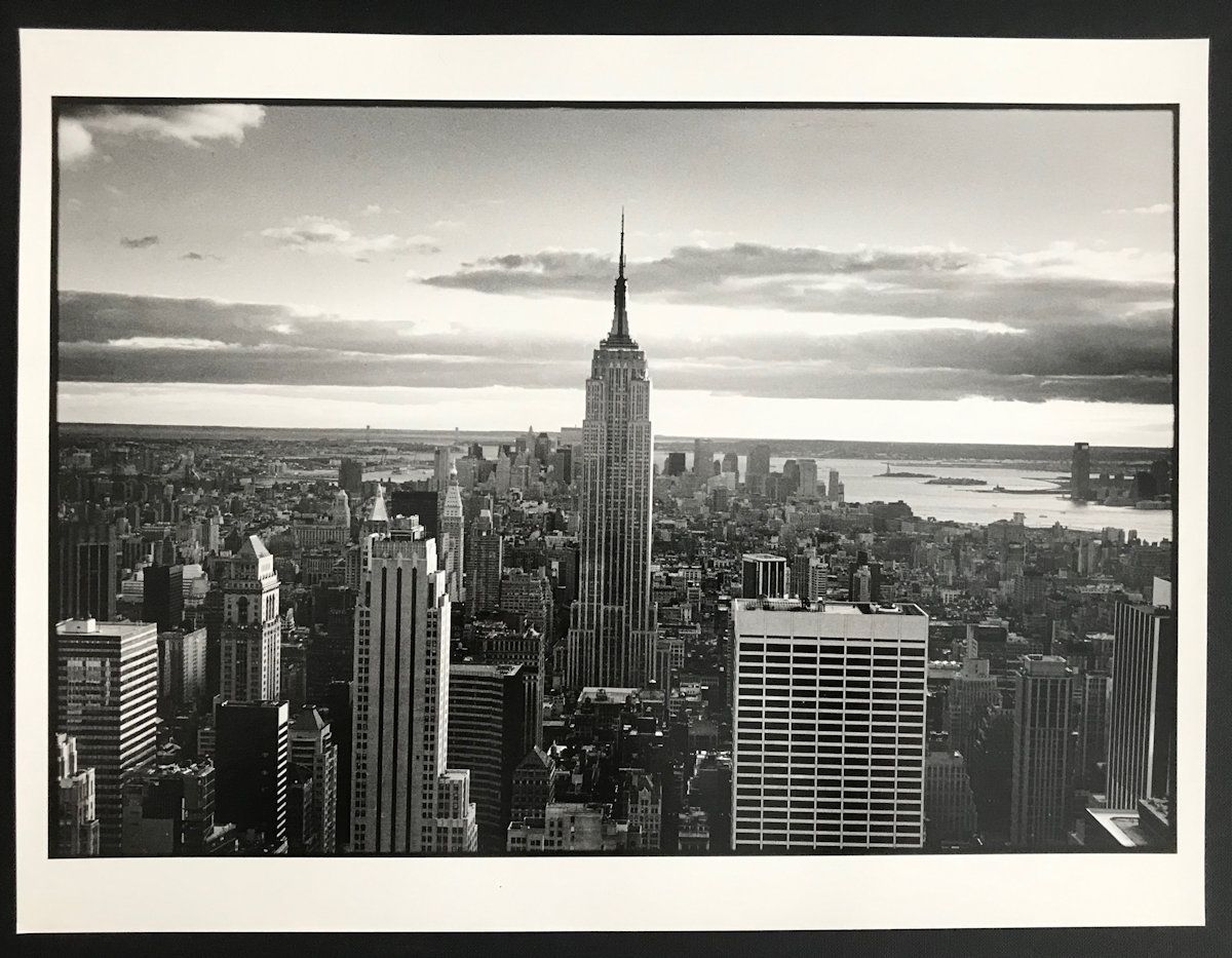 MICHEL GINIES Michel GINIÈS

 纽约市，帝国大厦 - 银版画

 

 银色印刷品

 有签名和编号的 - 2/25

 尺寸：30&hellip;