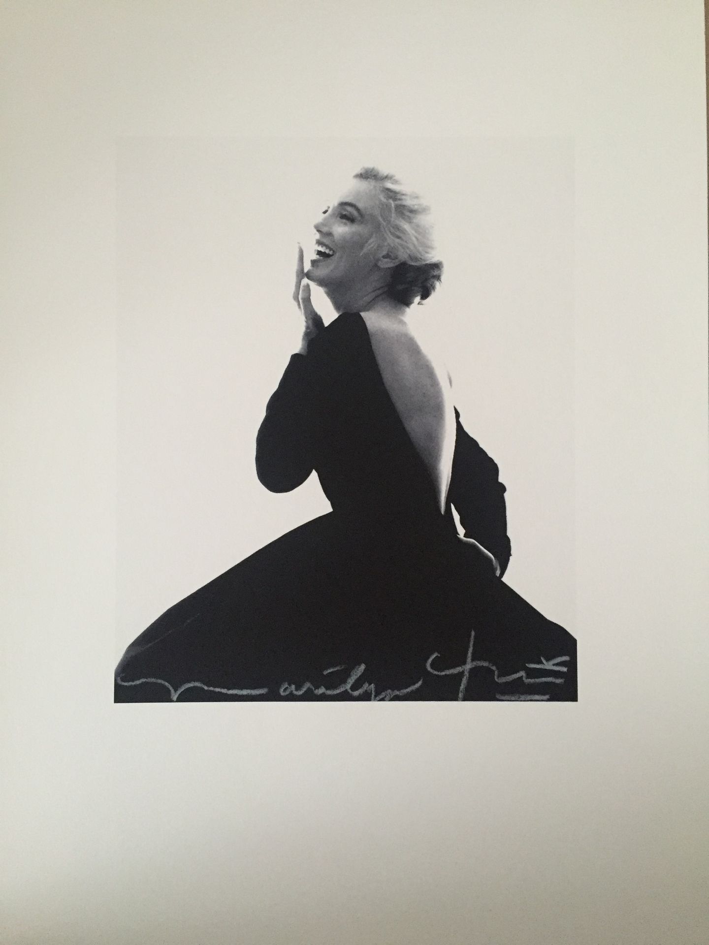 Bert STERN 伯特-斯特恩（1929-2013

穿黑衣的玛丽莲笑了，2011年

 

 玛丽莲在为《Vogue》杂志最后一次拍摄时身着黑色Dior礼&hellip;
