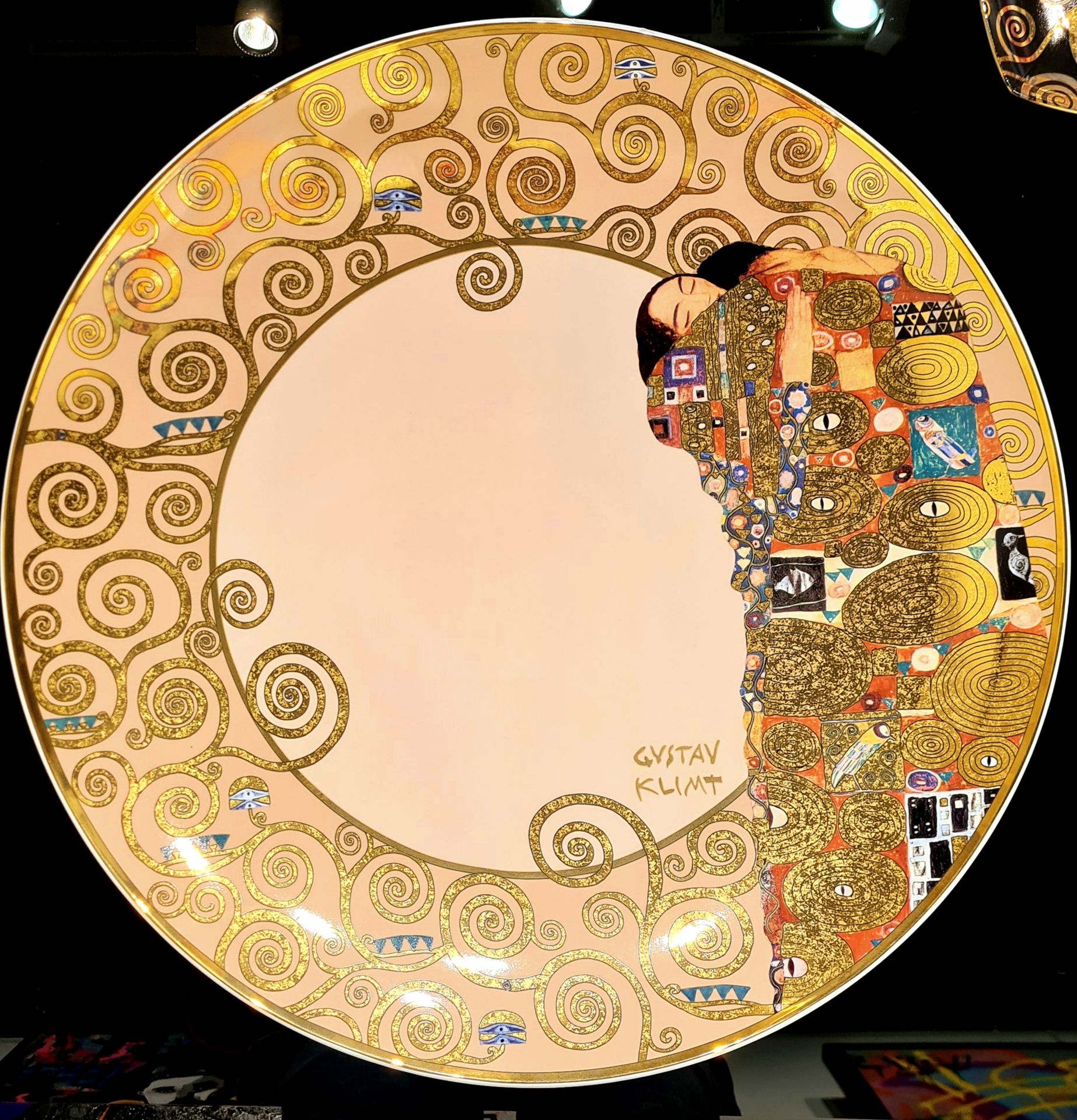 Assiette en porcelaine 表现古斯塔夫-克里姆特作品的瓷盘

板块中的签名

编号为160/1000册

出版商 : Goebel

直径：&hellip;