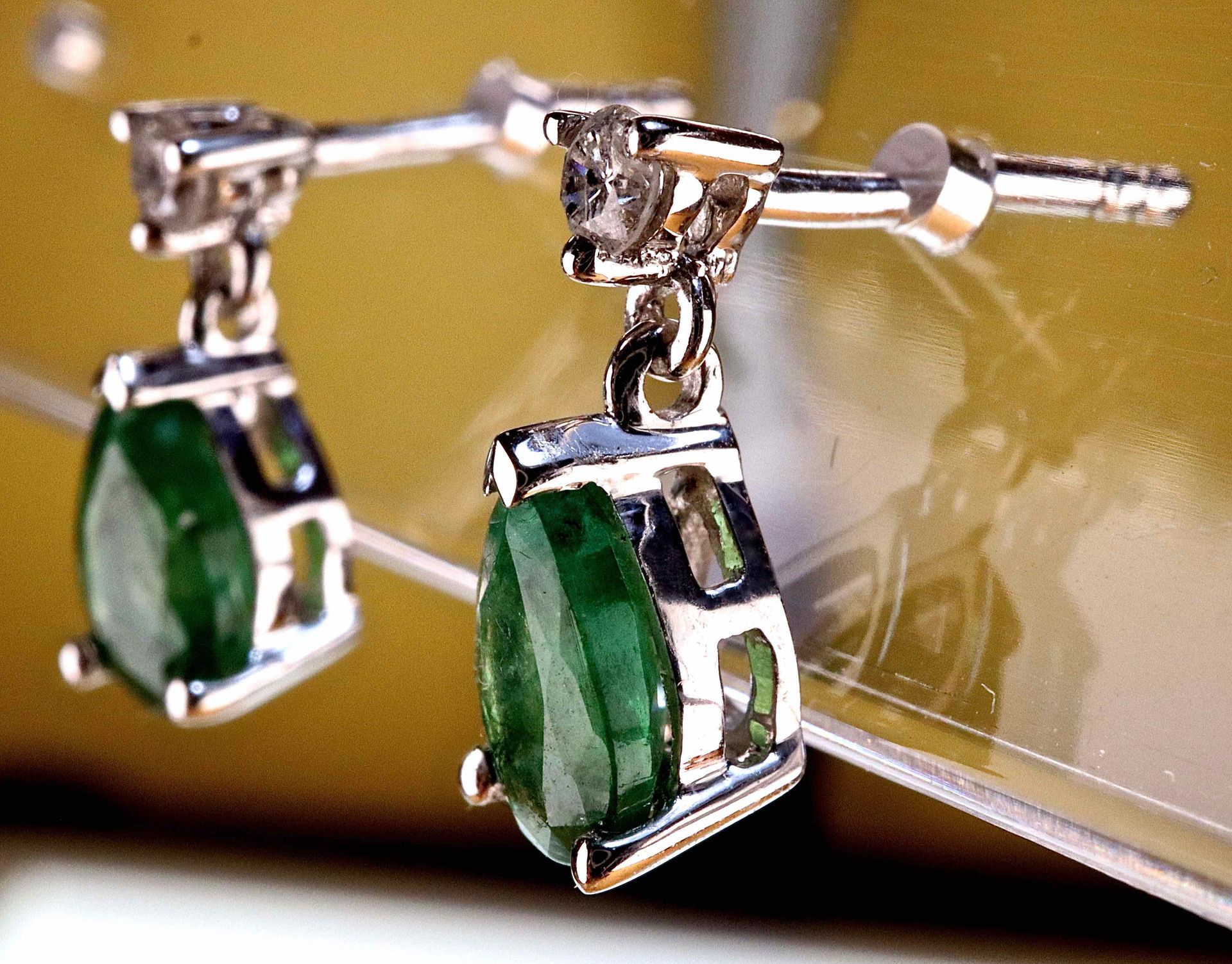 Boucles d’oreille Earrings in 18 carat white gold set with pear-shaped emeralds &hellip;