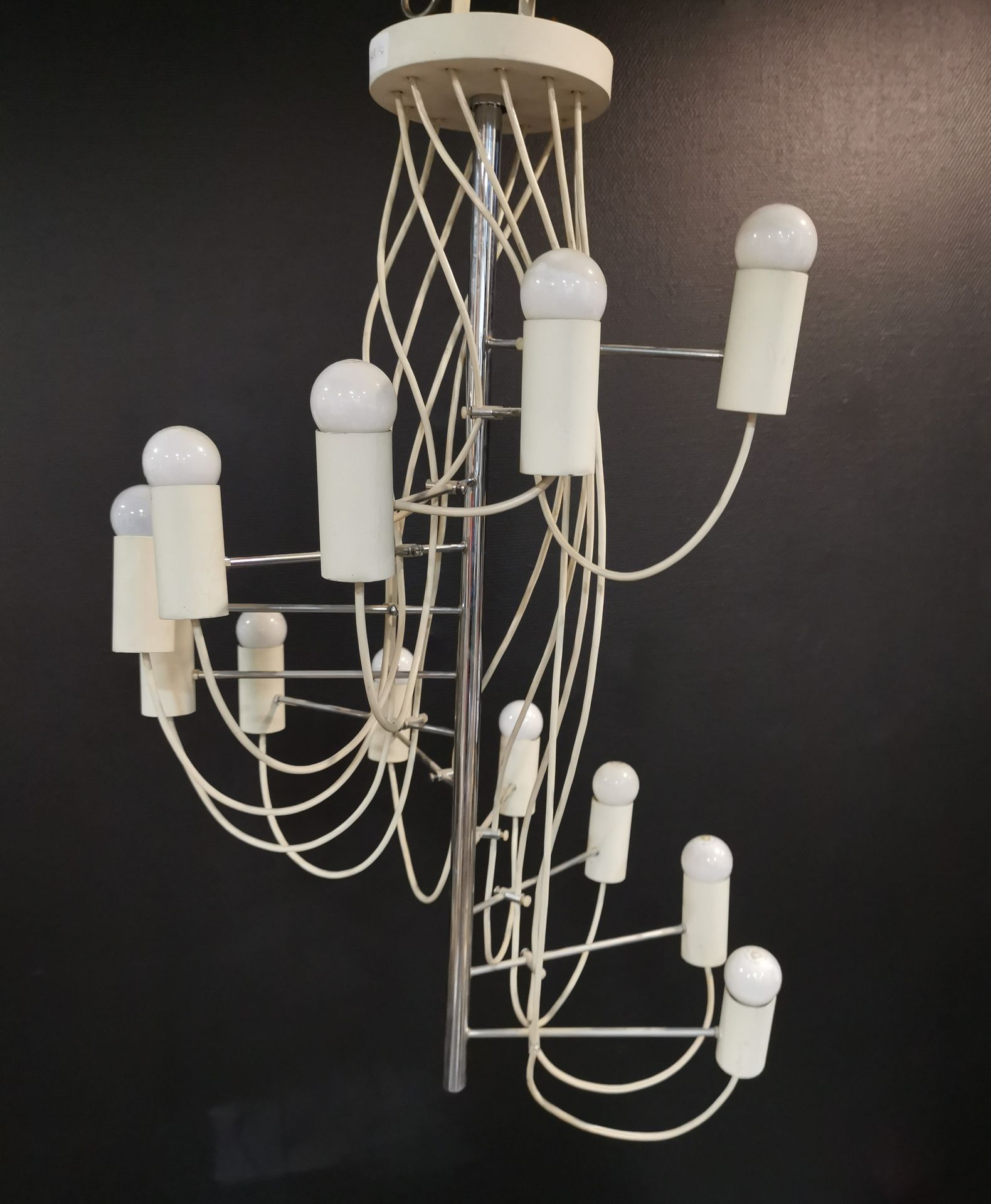 Null 阿兰-里查德（1926-2017）。吊灯模型 A 16由一组螺旋形的灯组成。高度：80厘米。